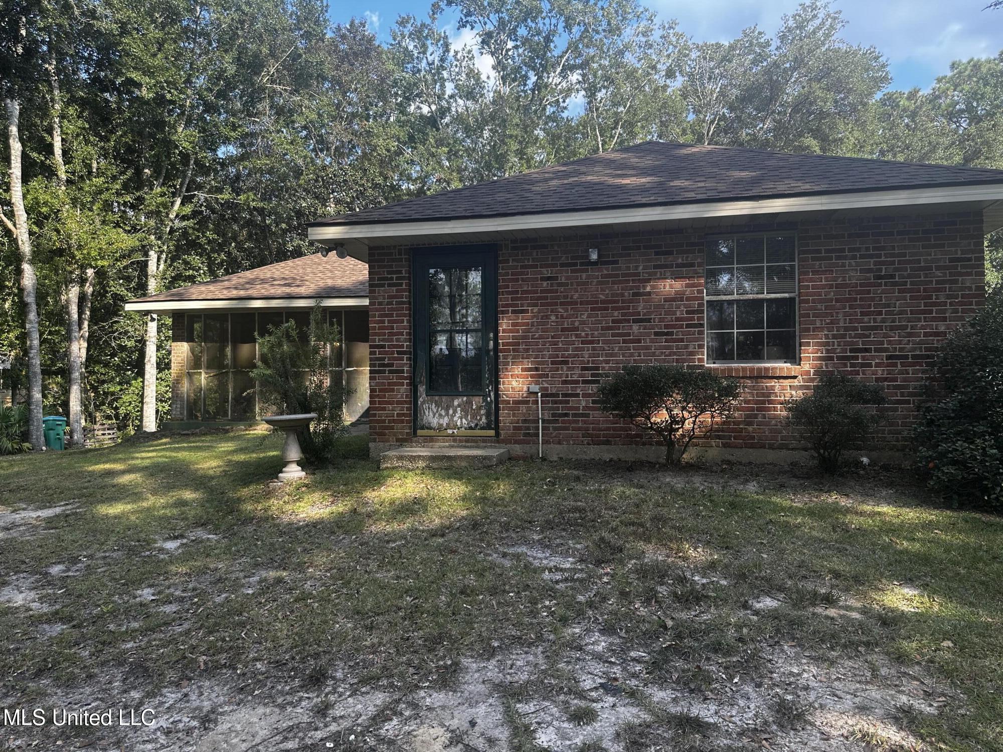 2240 Brookside Street Property Photo 6