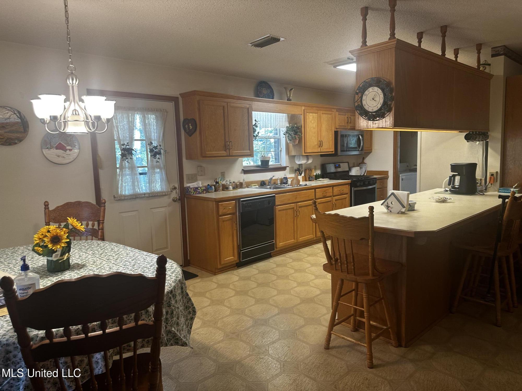 2240 Brookside Street Property Photo 8