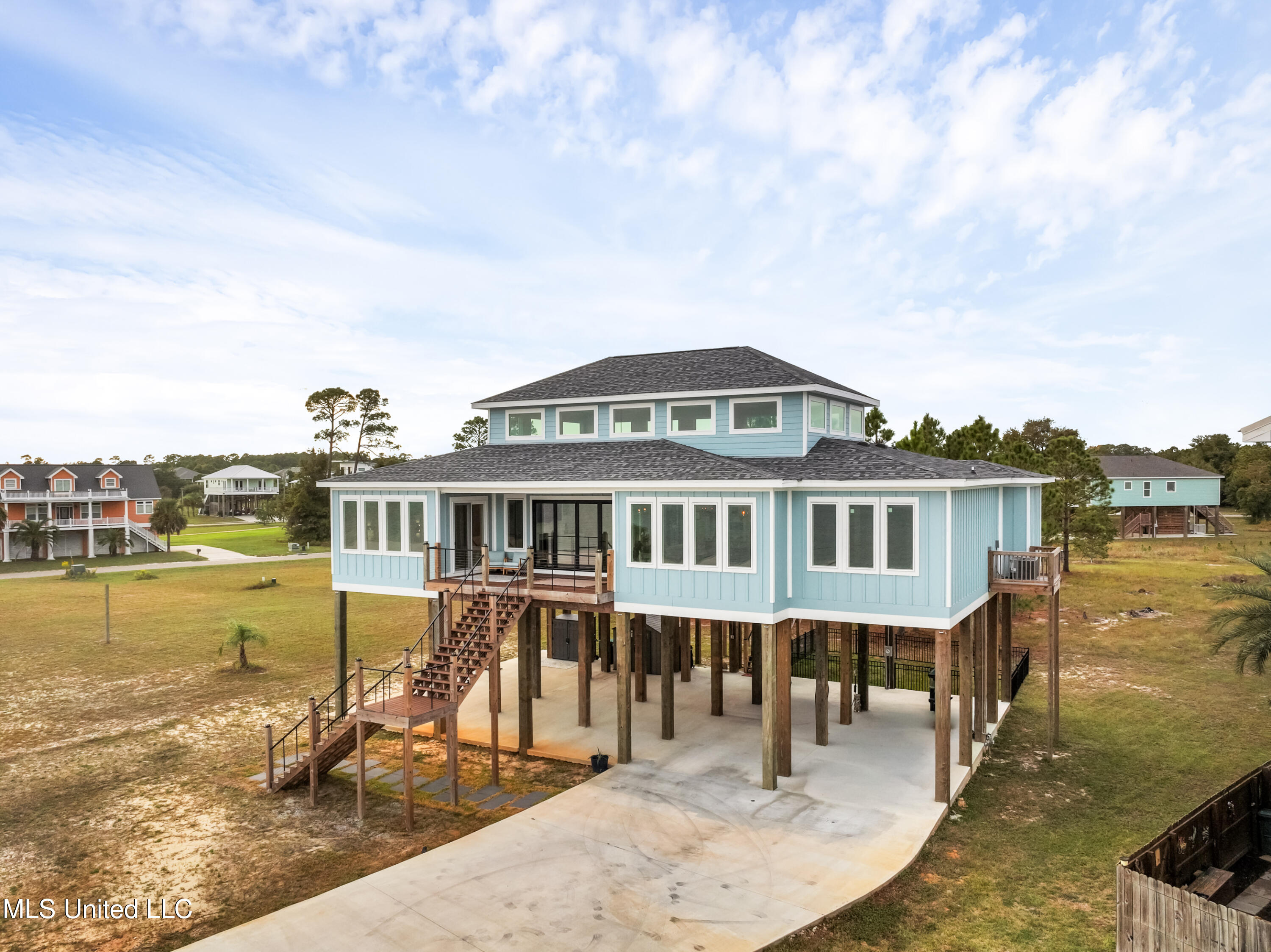 790 W Beach Boulevard Property Photo 18