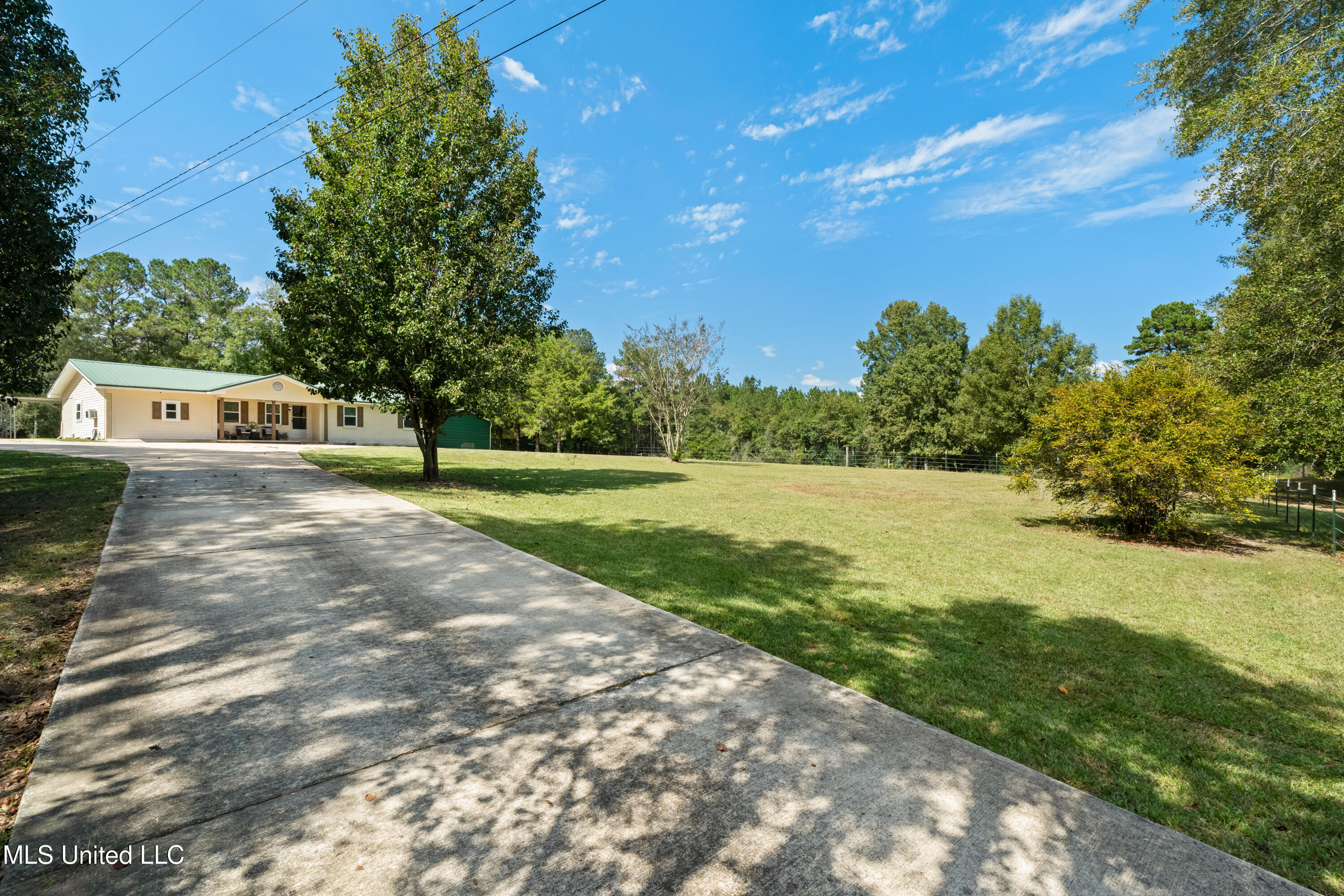 222 Log Cabin Road Property Photo 2