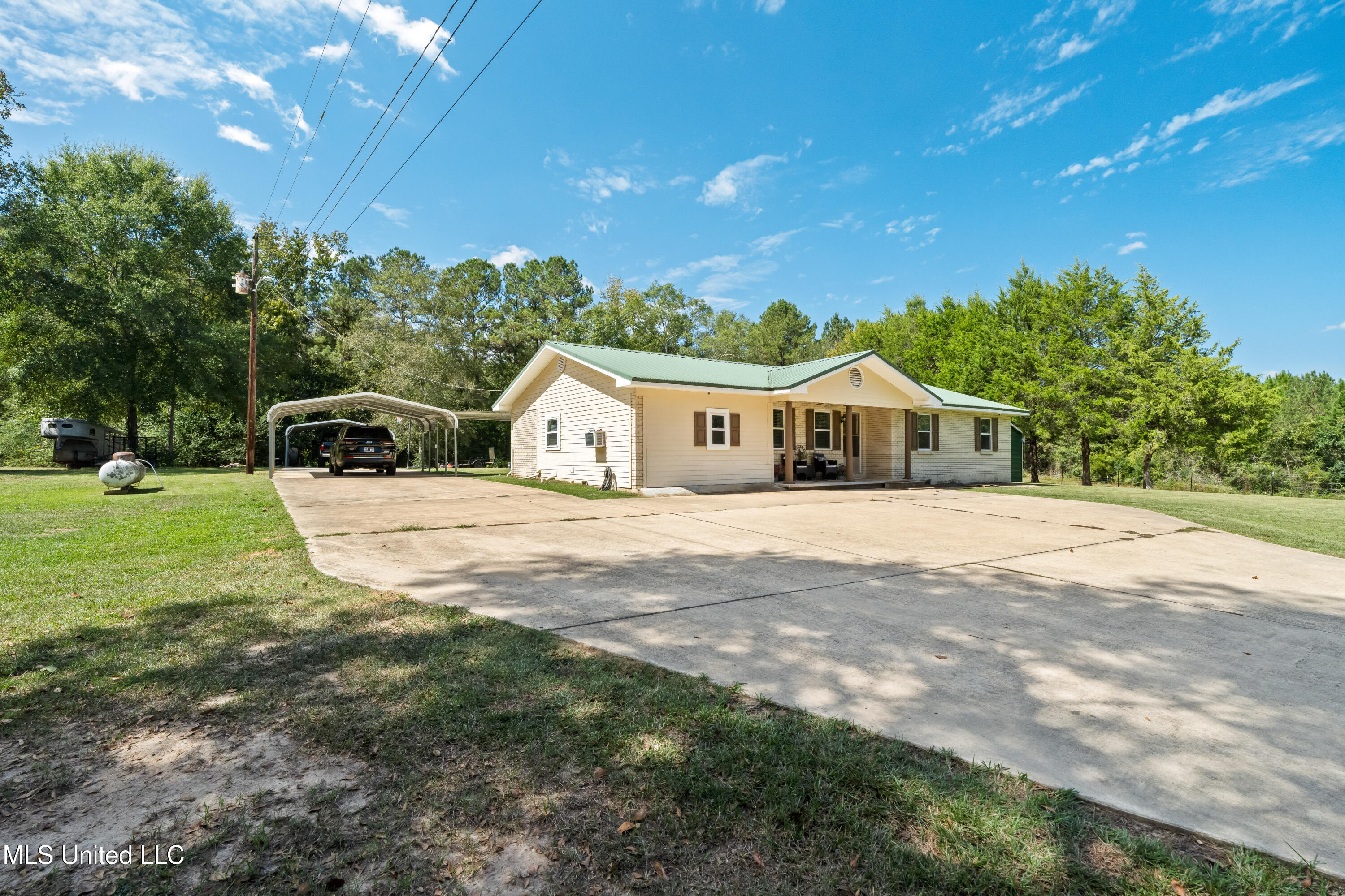 222 Log Cabin Road Property Photo 3