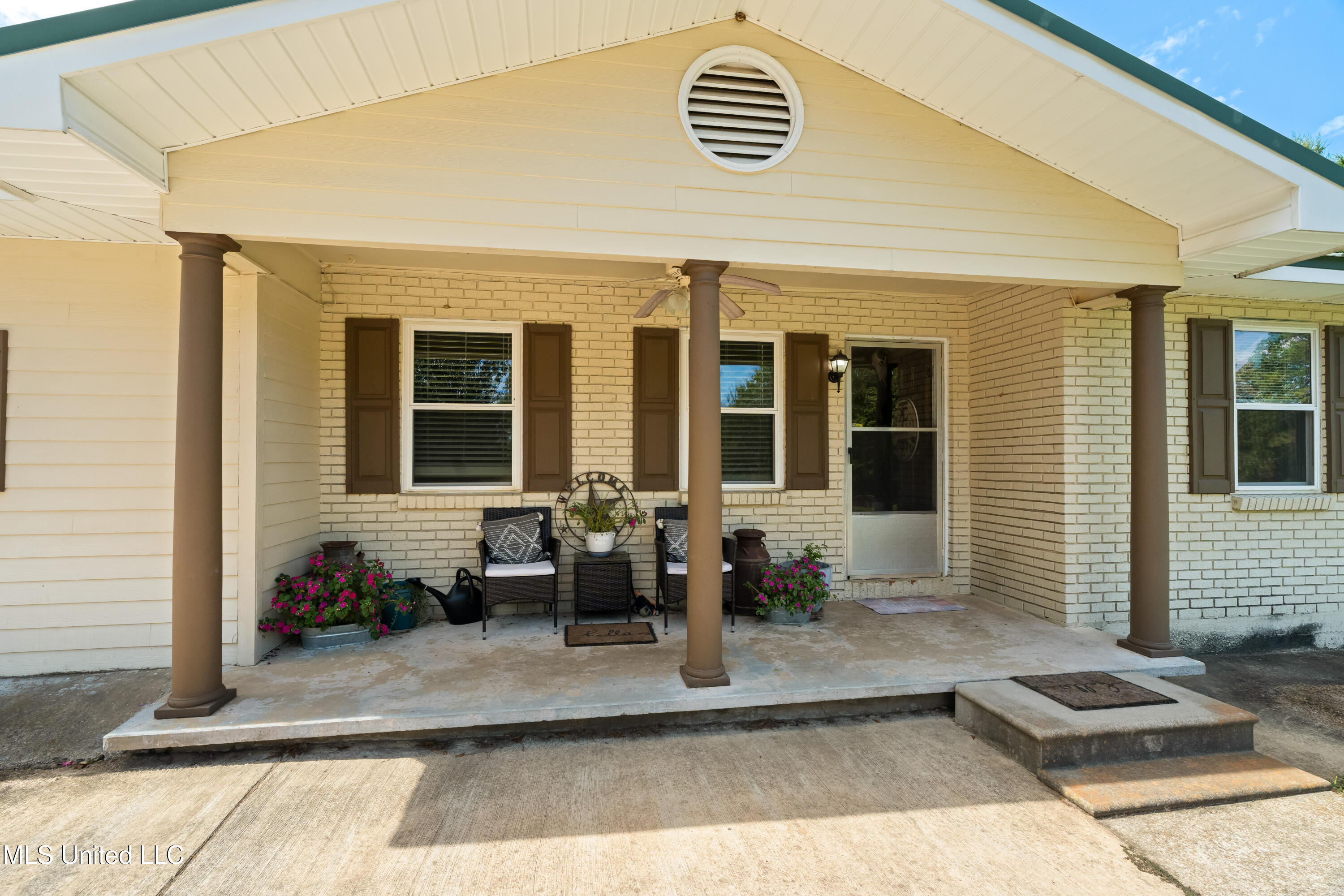 222 Log Cabin Road Property Photo 5