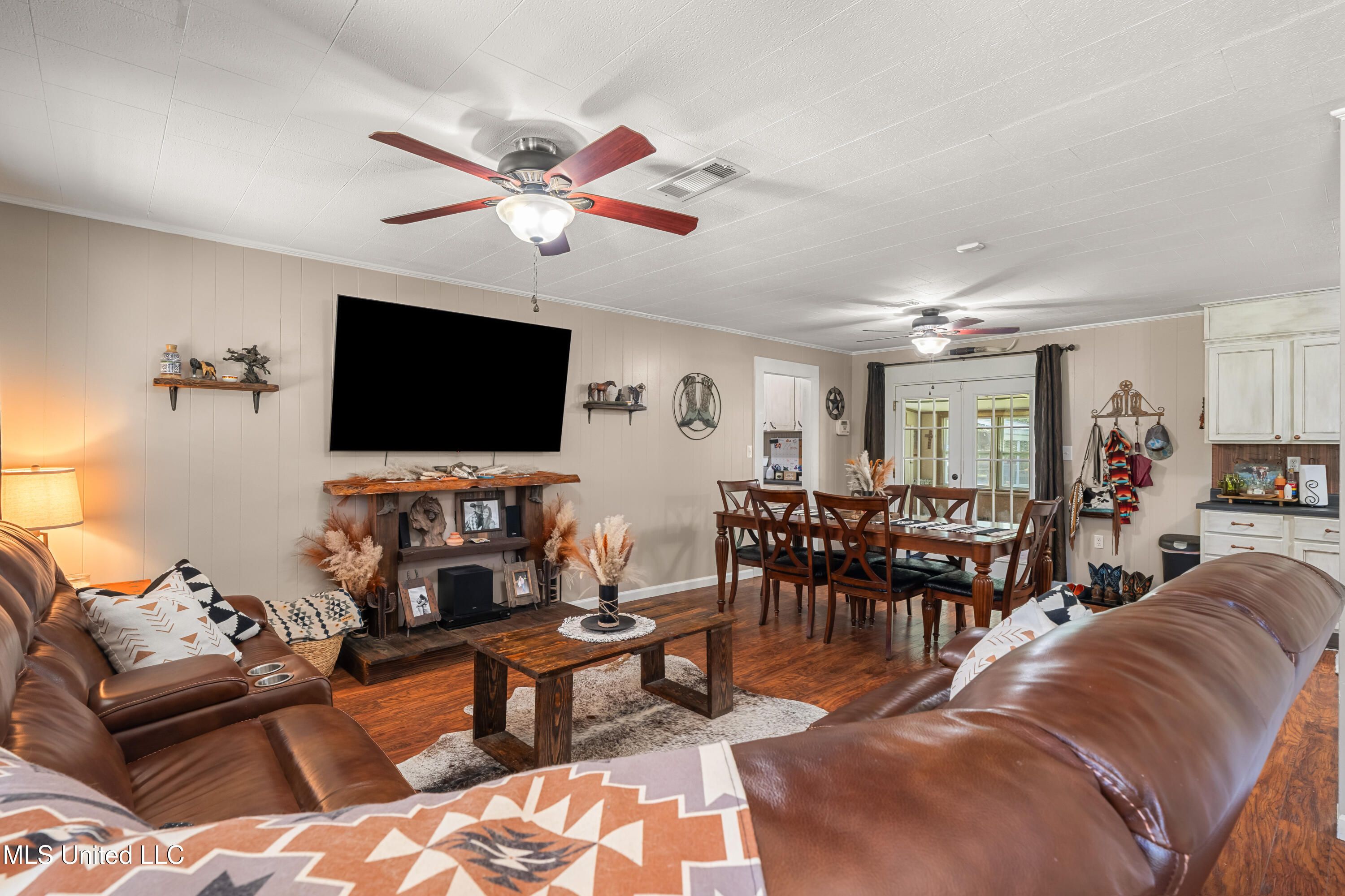 222 Log Cabin Road Property Photo 6