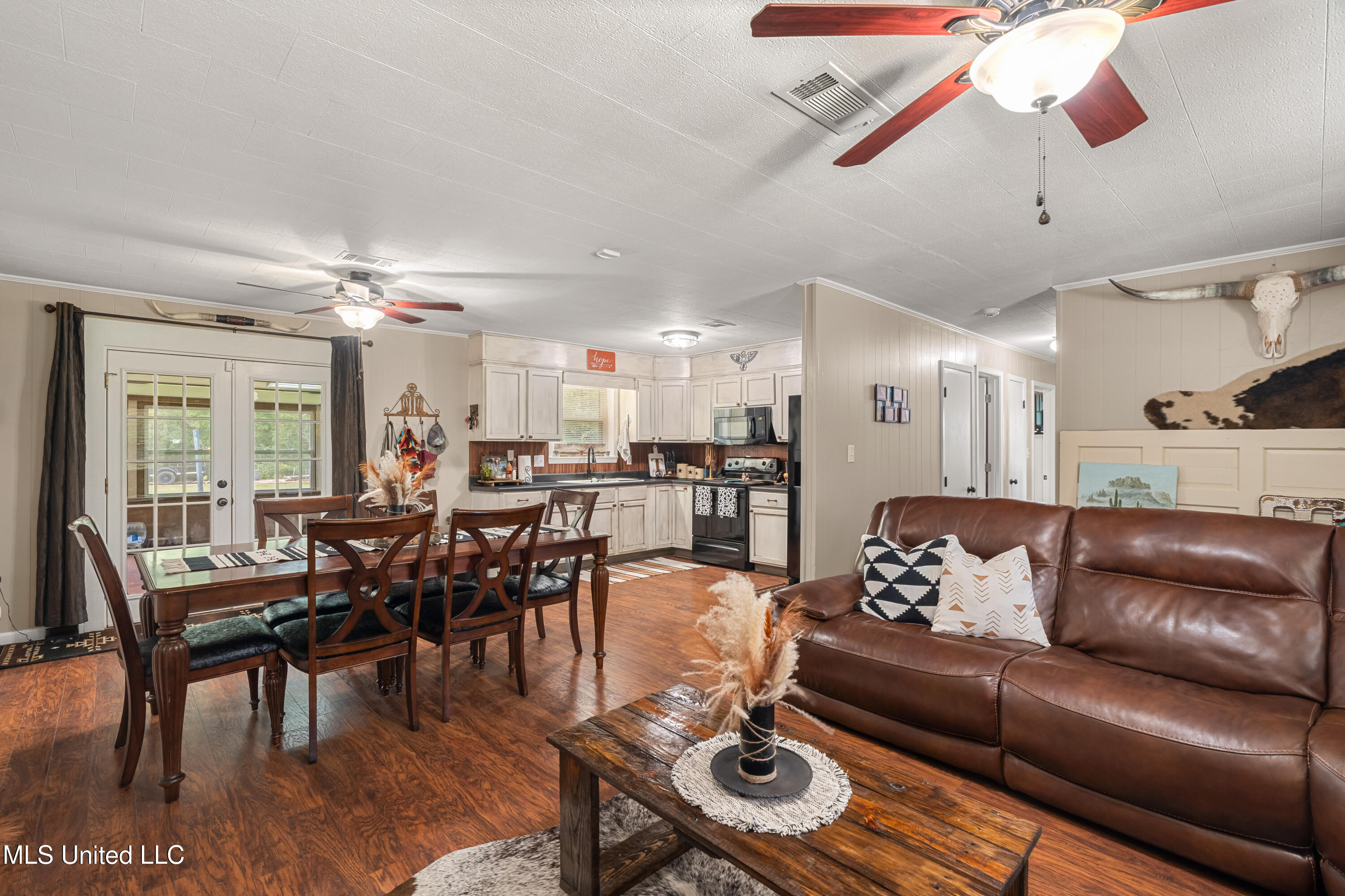 222 Log Cabin Road Property Photo 9