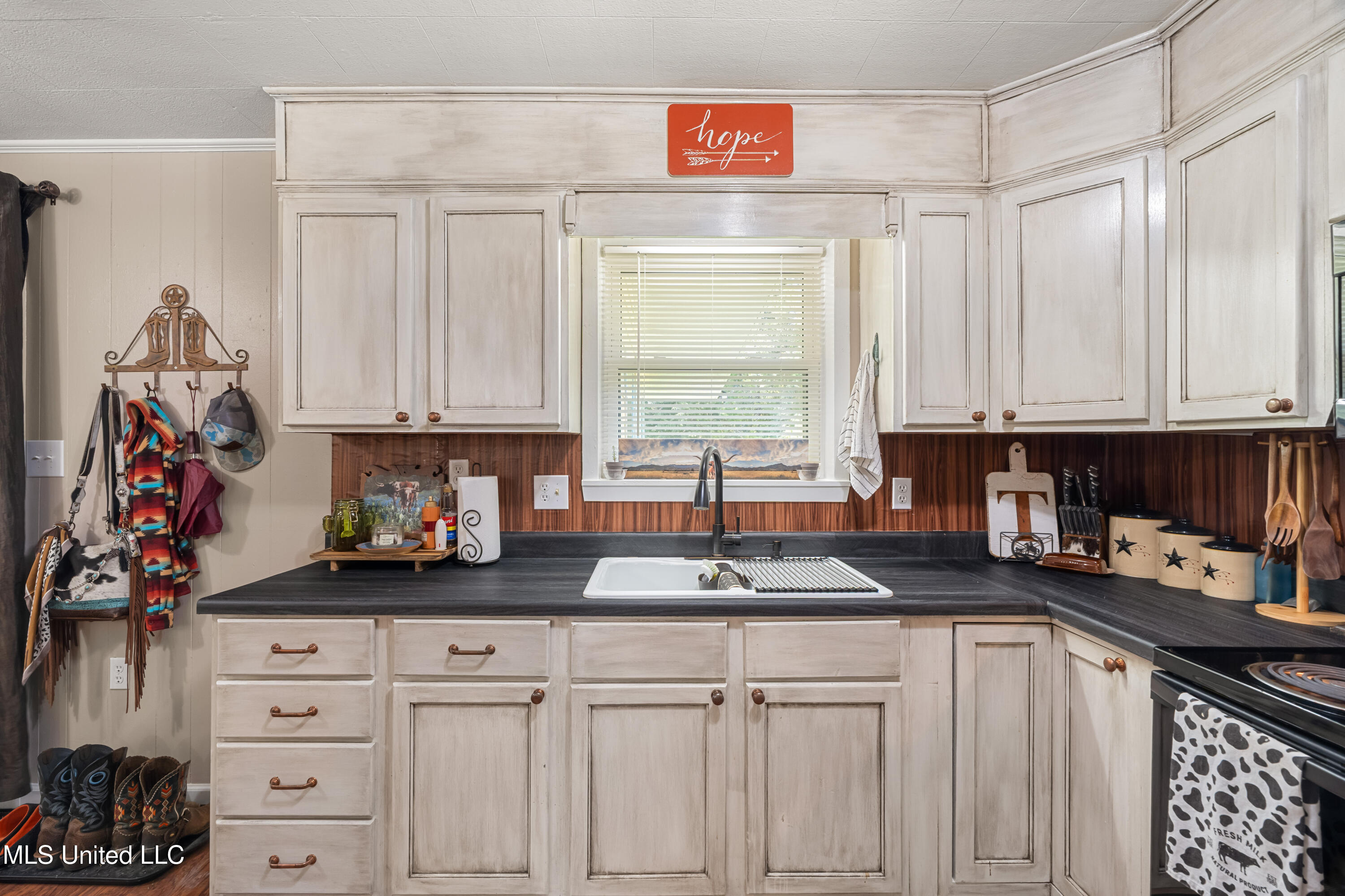 222 Log Cabin Road Property Photo 12