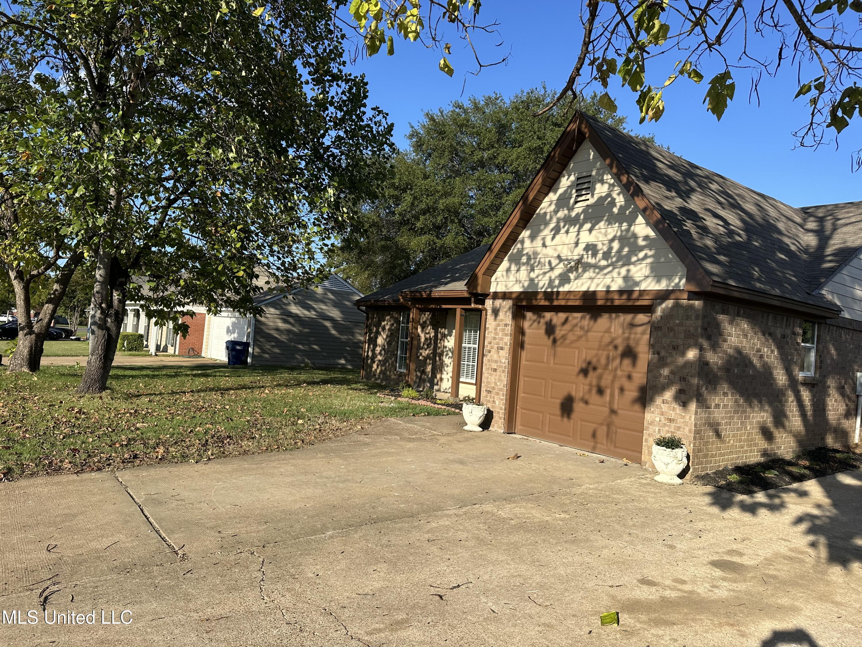 7162 Layne Drive Property Photo 3