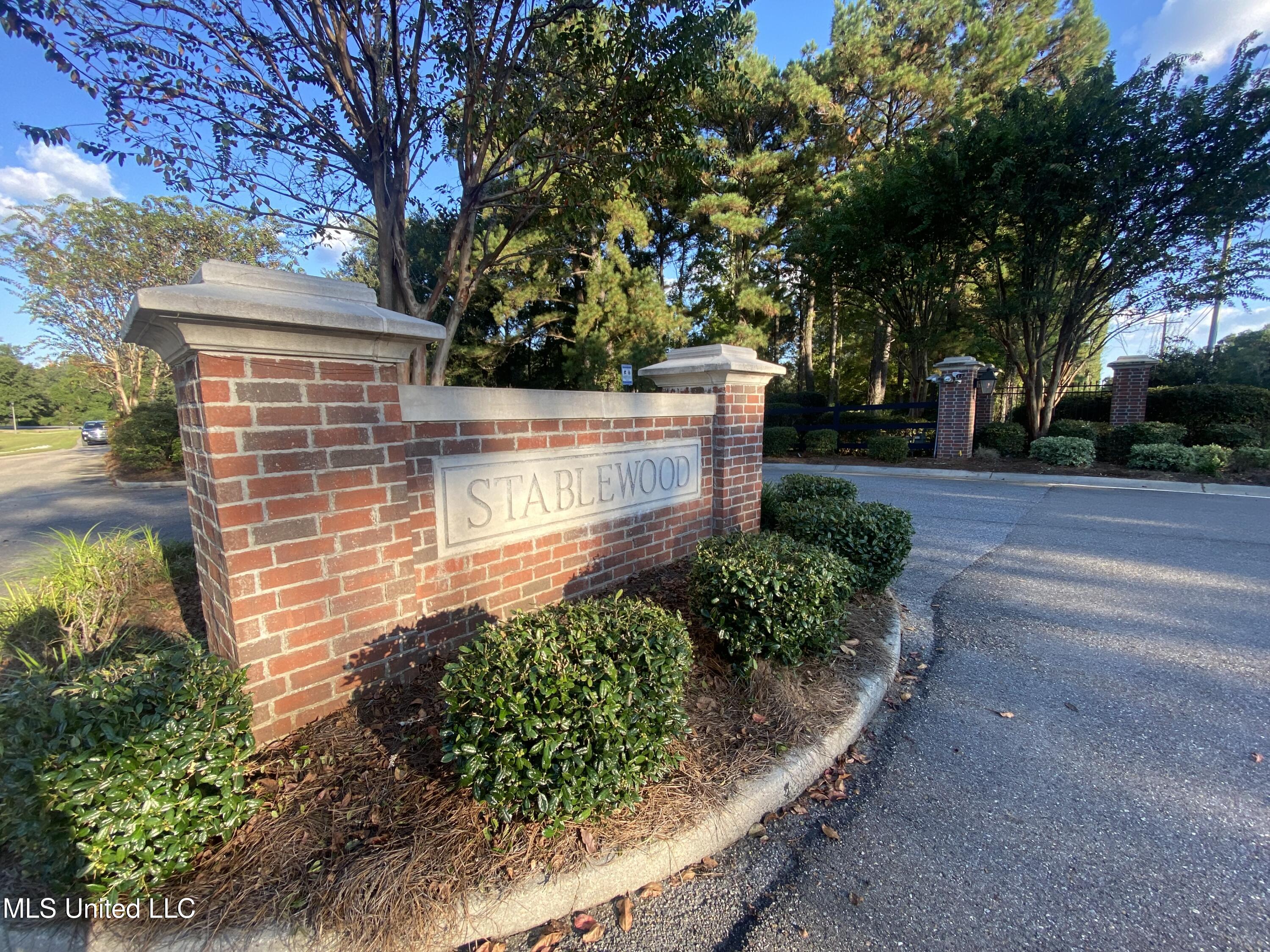 Woodland Dr Drive Property Photo 12