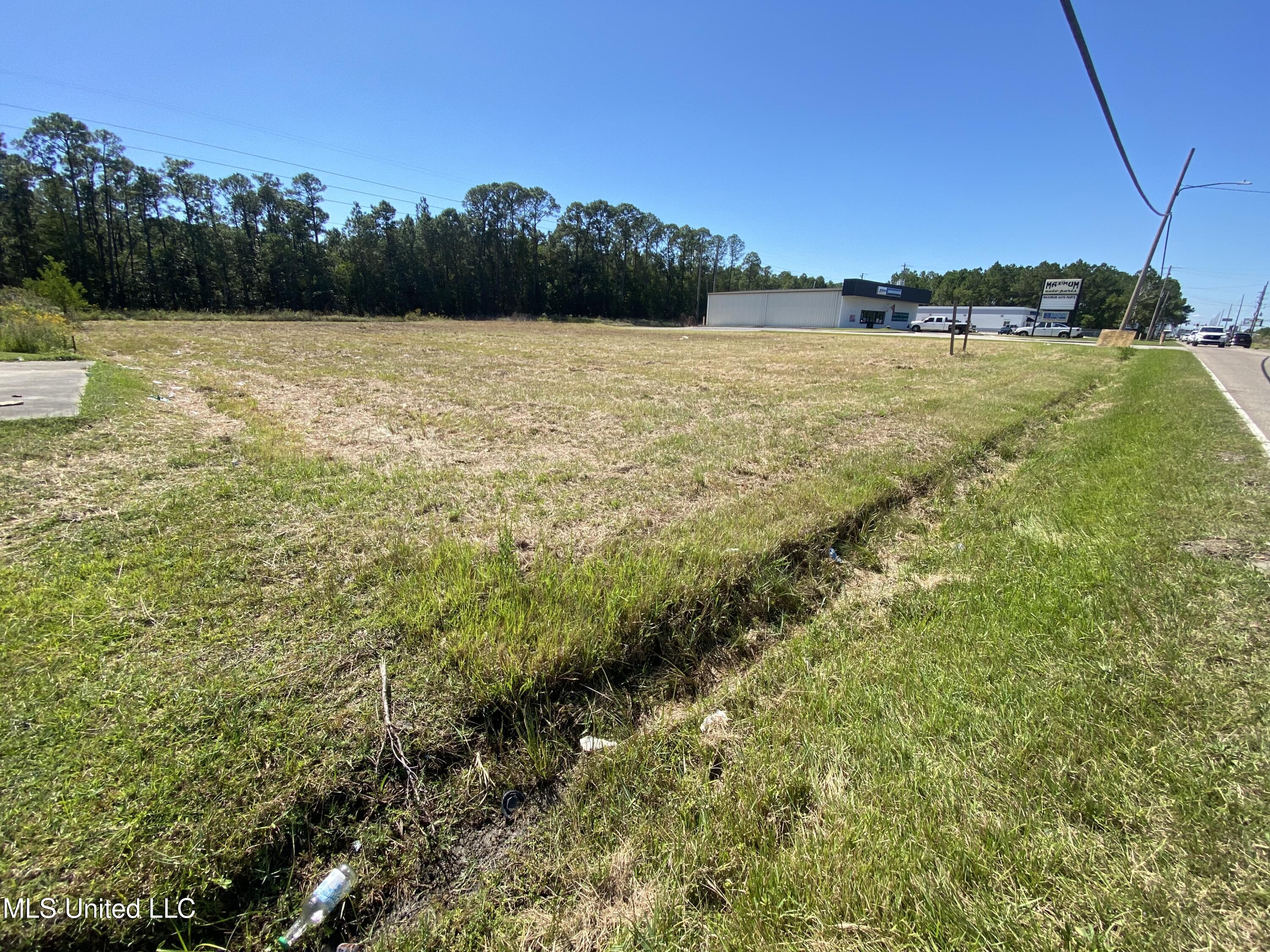 14455 Cresote Road Property Photo 3