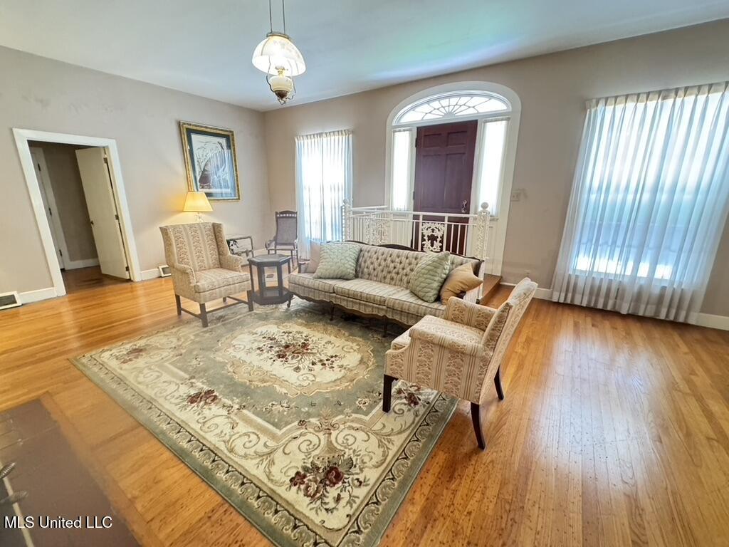 216 Lower Woodville Road Property Photo 4