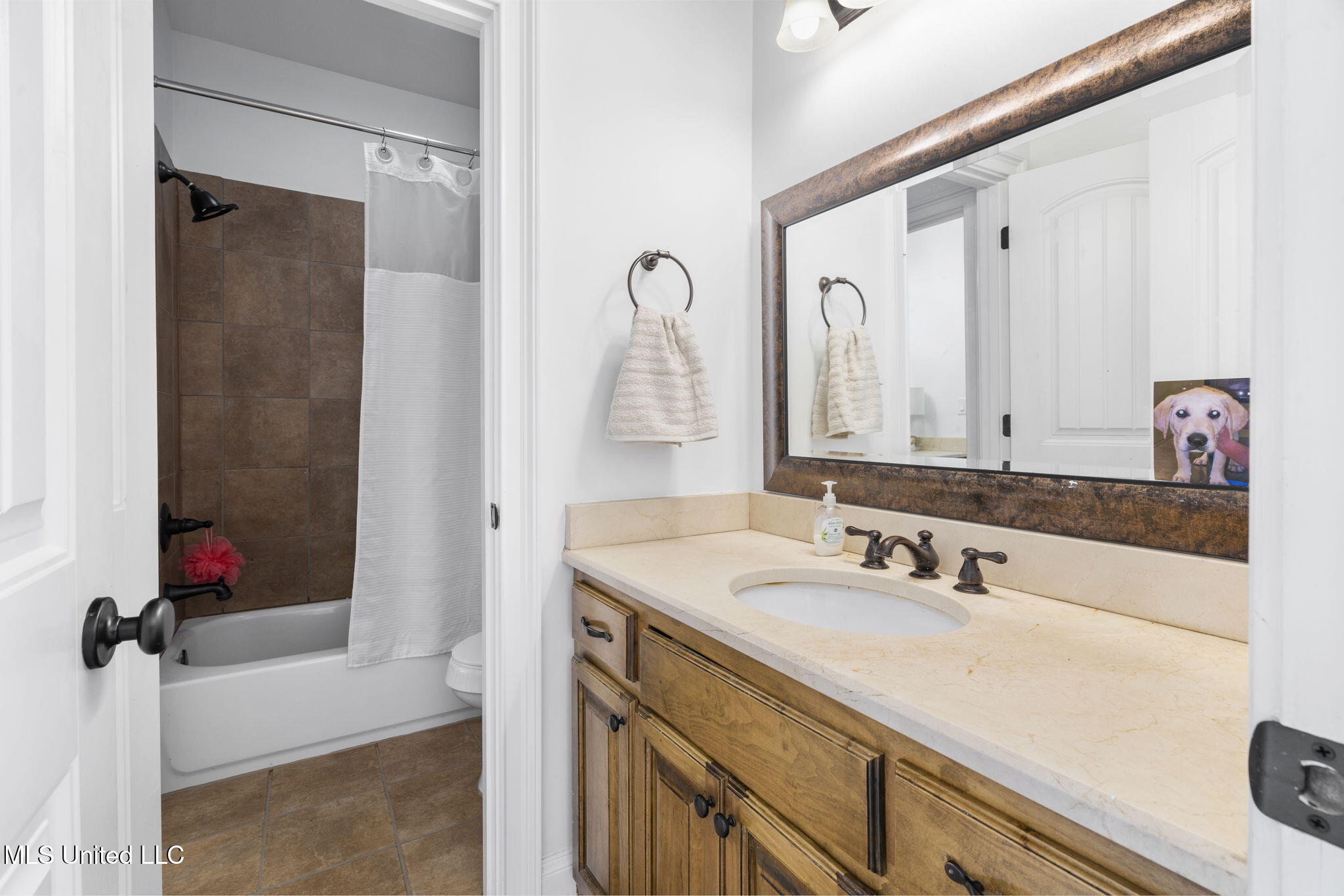 566 E Shadow View Drive Property Photo 34