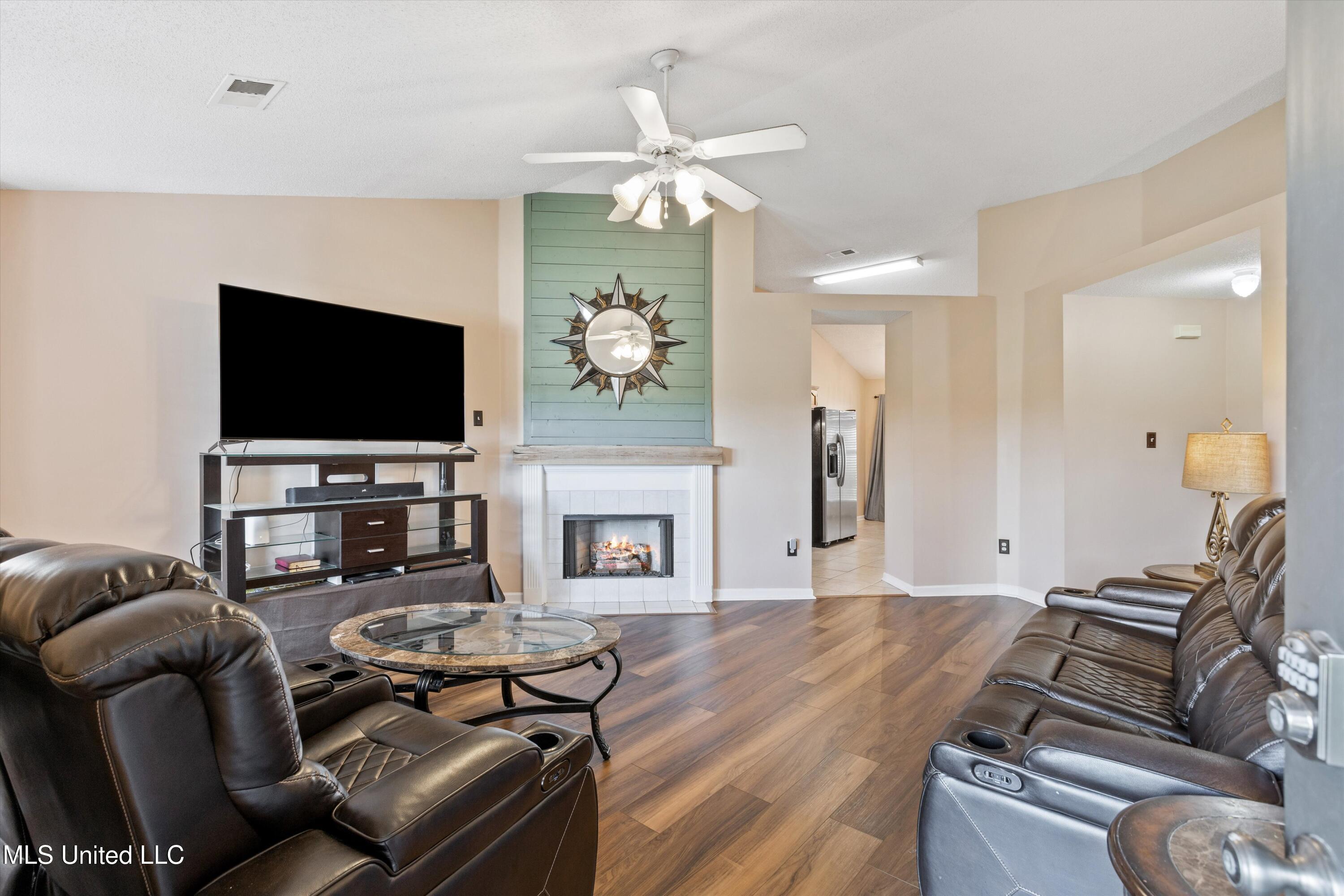 5448 Pollard Drive Property Photo 4