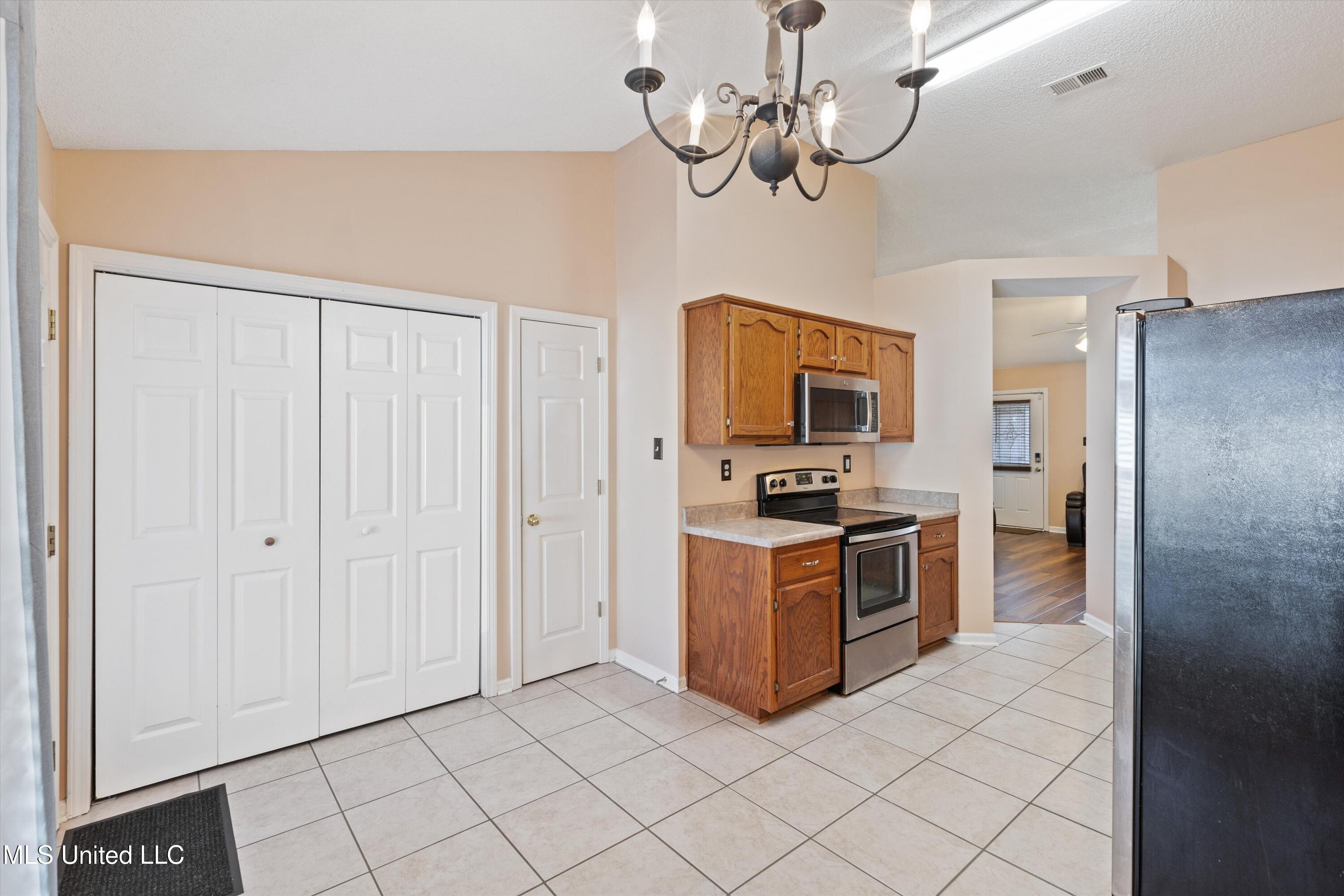 5448 Pollard Drive Property Photo 12