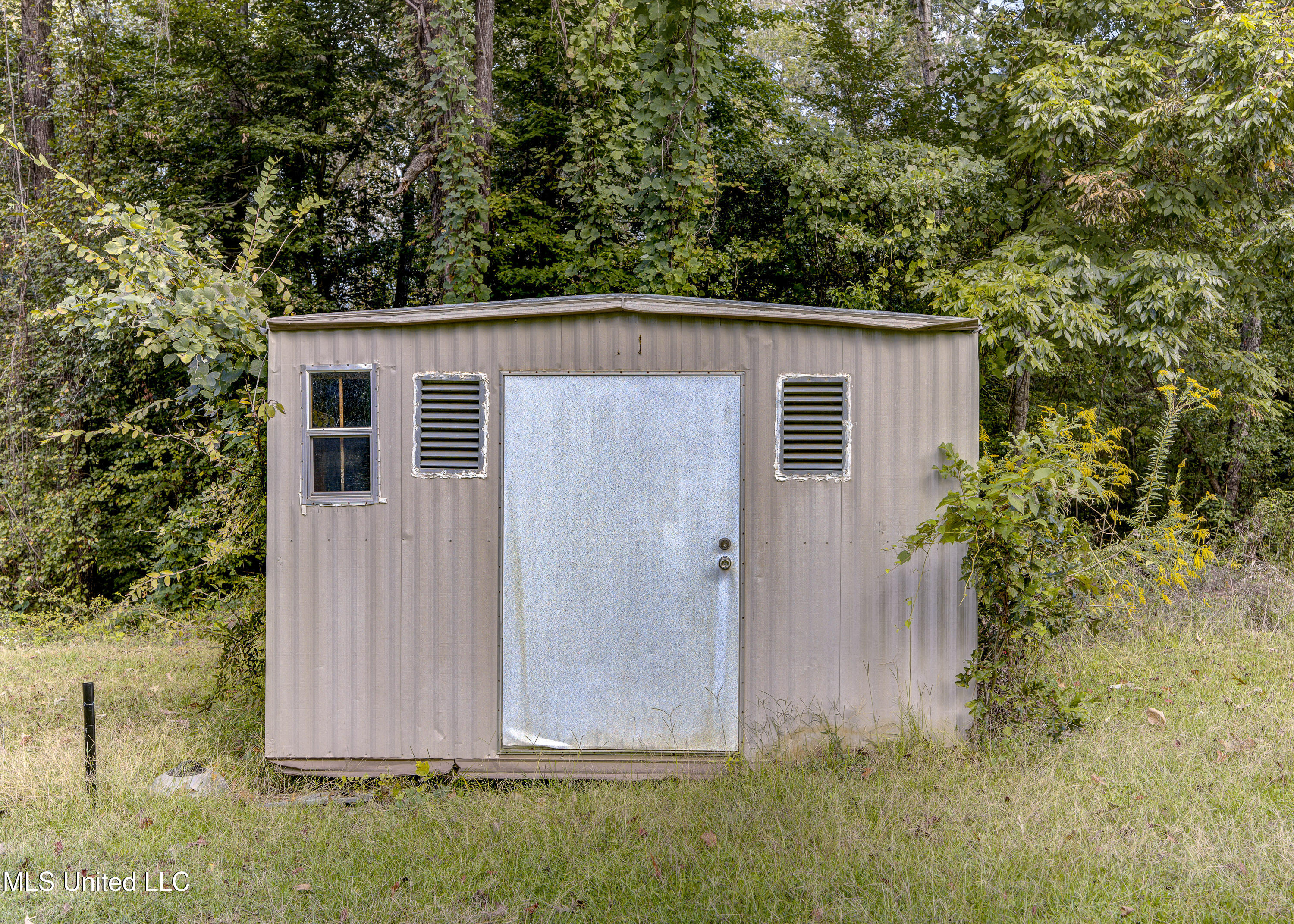 320 Roy Young Road Property Photo 5