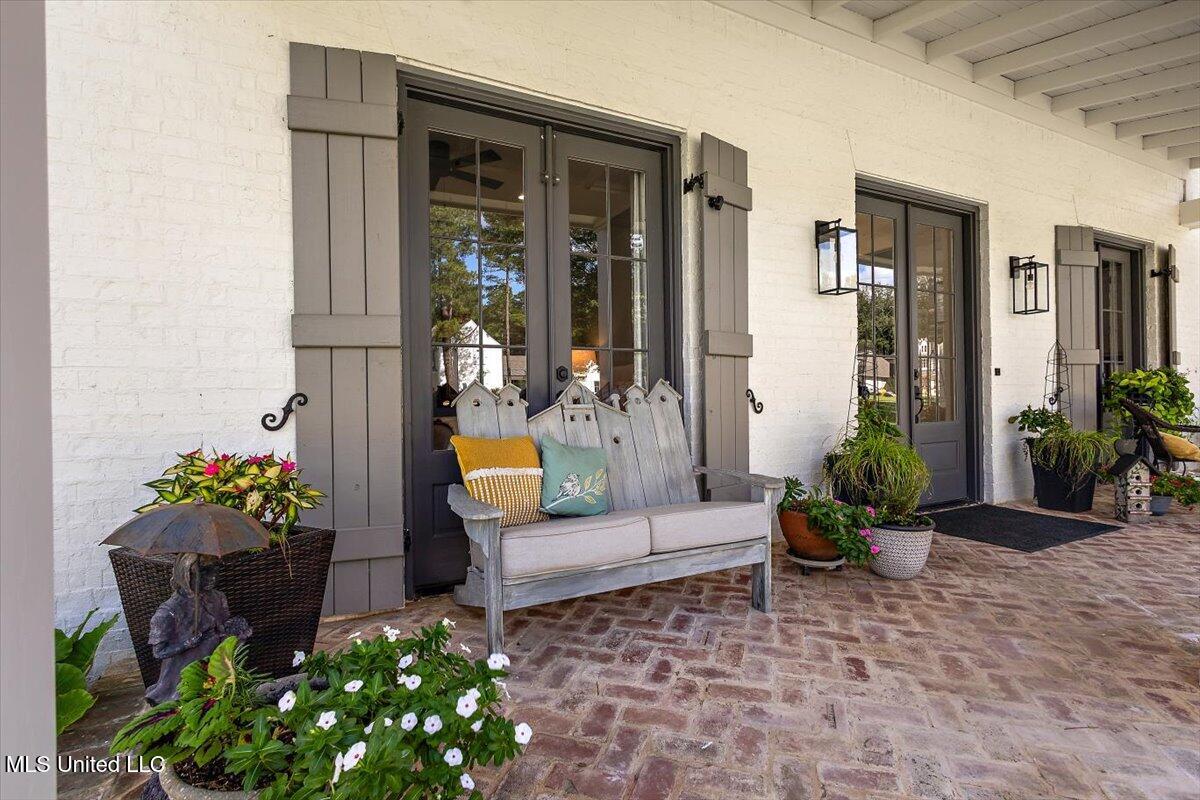 488 Viewpointe Way Property Photo 3