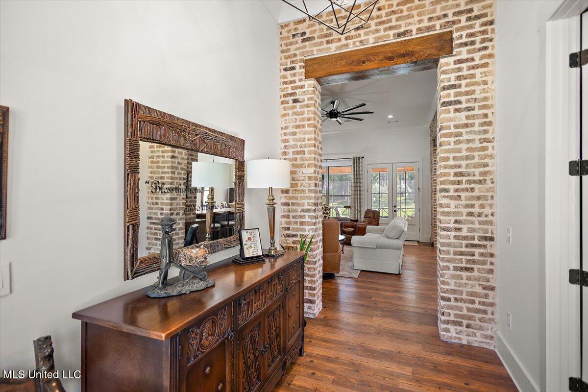 488 Viewpointe Way Property Photo 6