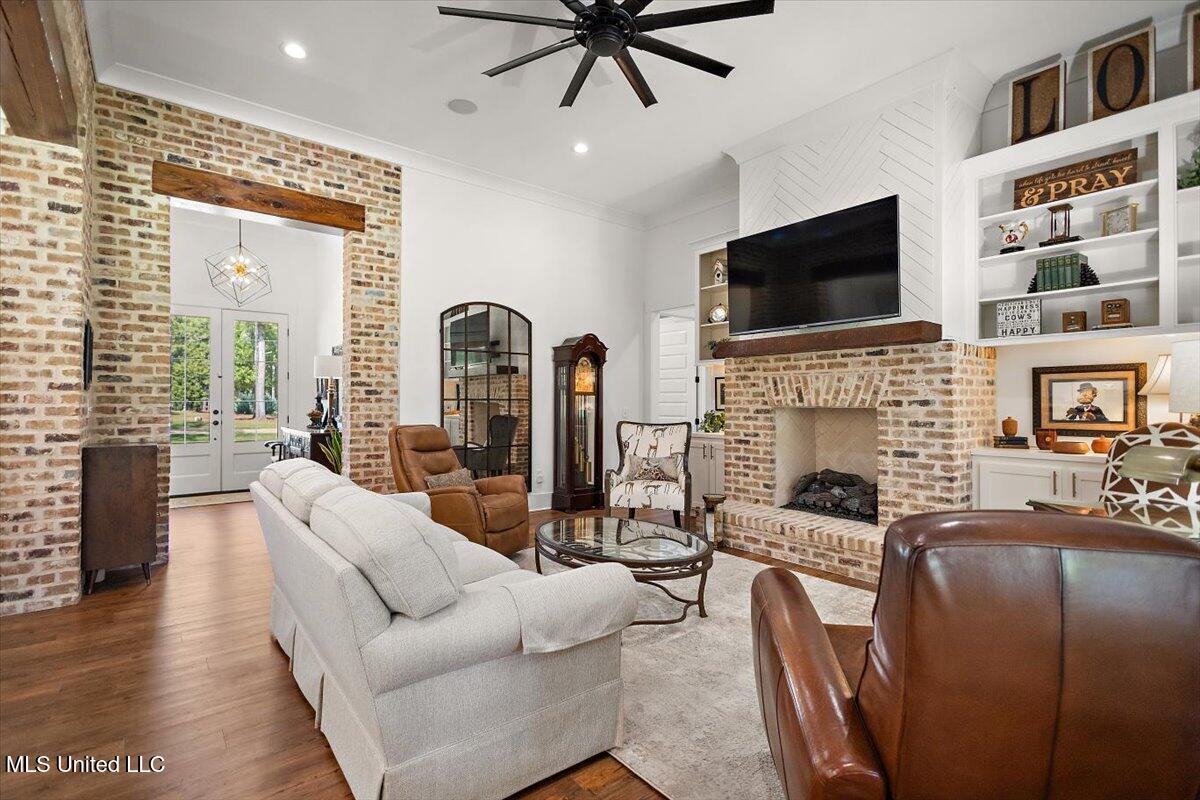 488 Viewpointe Way Property Photo 8