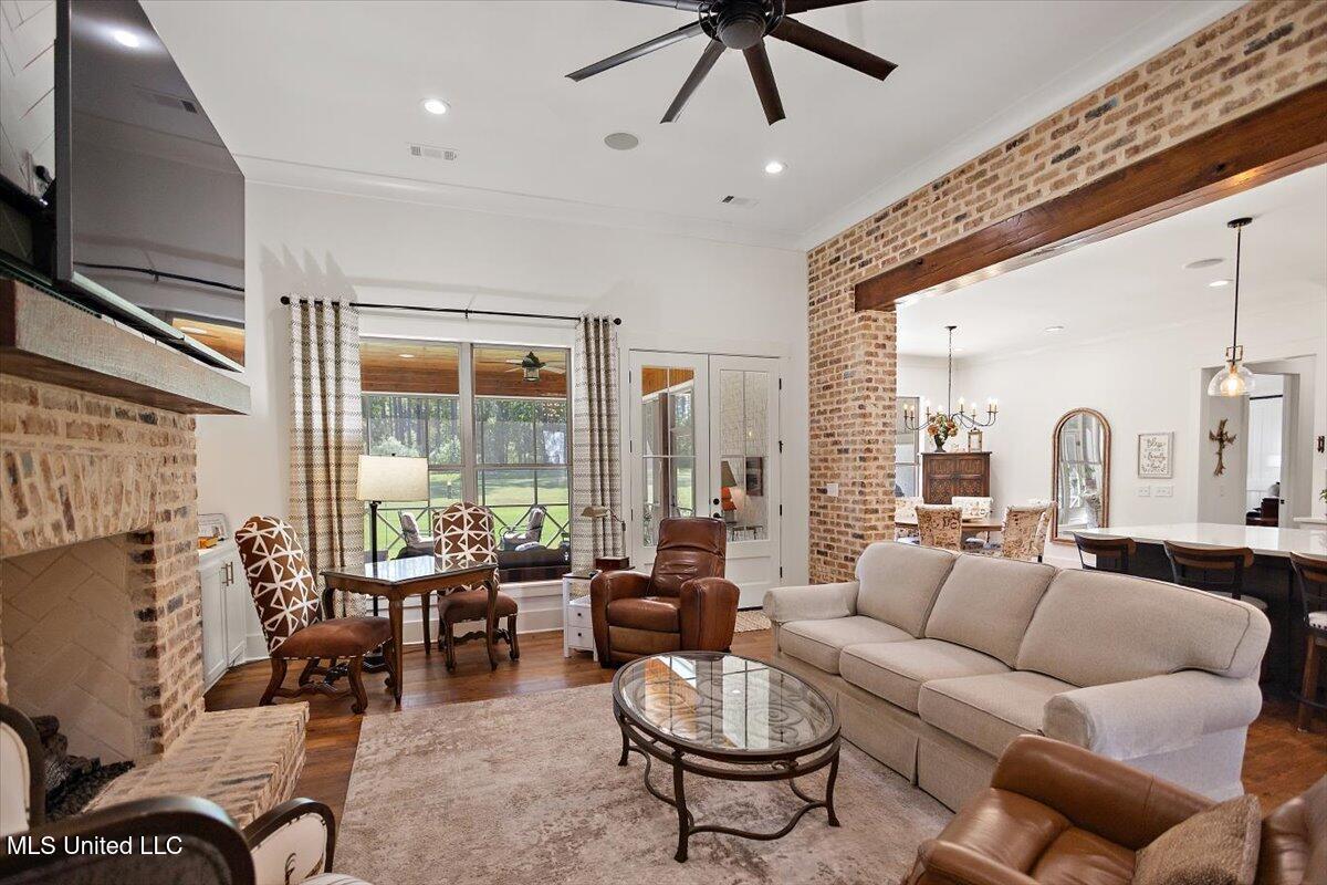 488 Viewpointe Way Property Photo 9