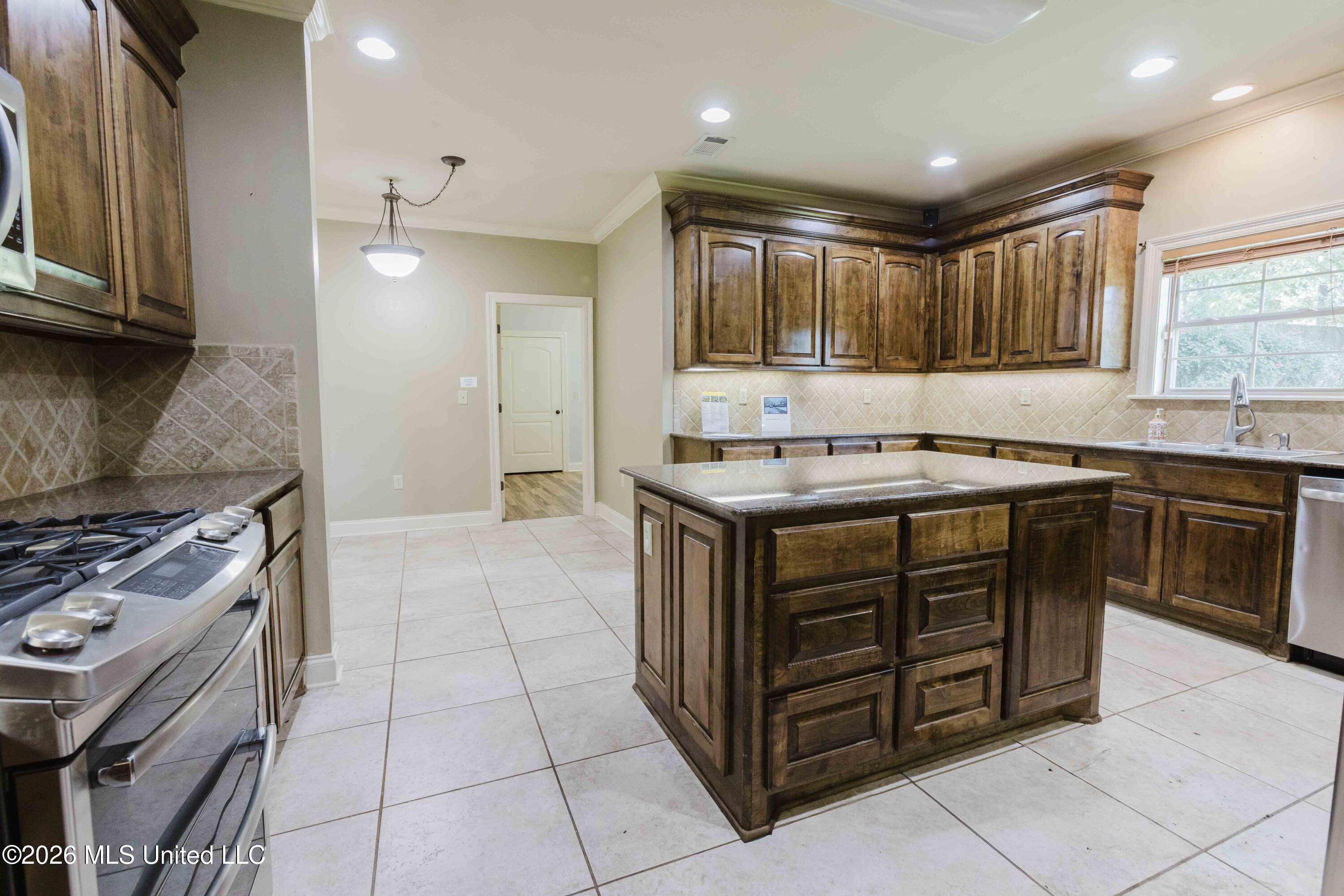 101 Sandstone Drive Property Photo 16