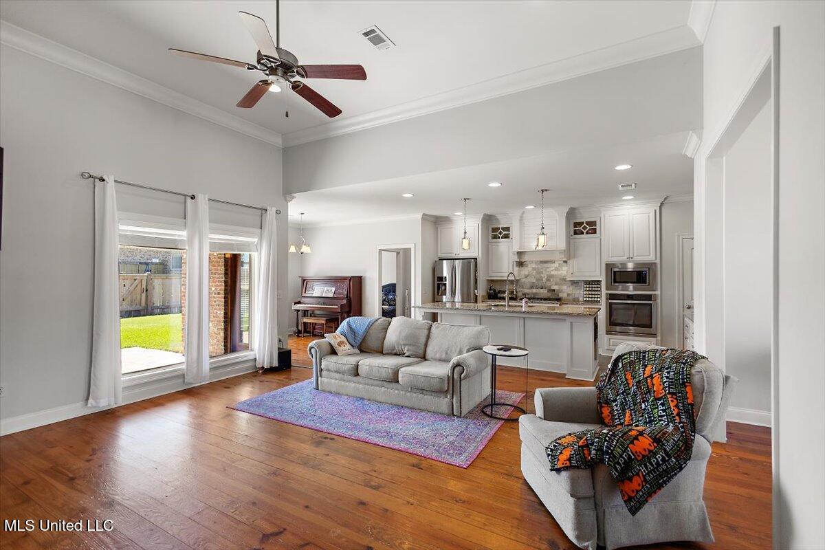 410 Duke Court Property Photo 9