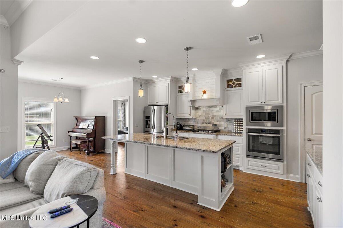 410 Duke Court Property Photo 14