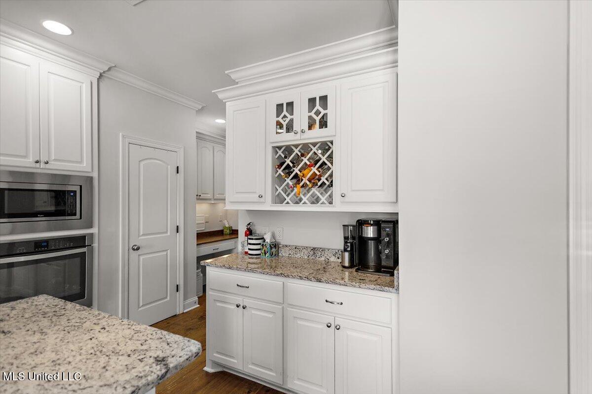 410 Duke Court Property Photo 16