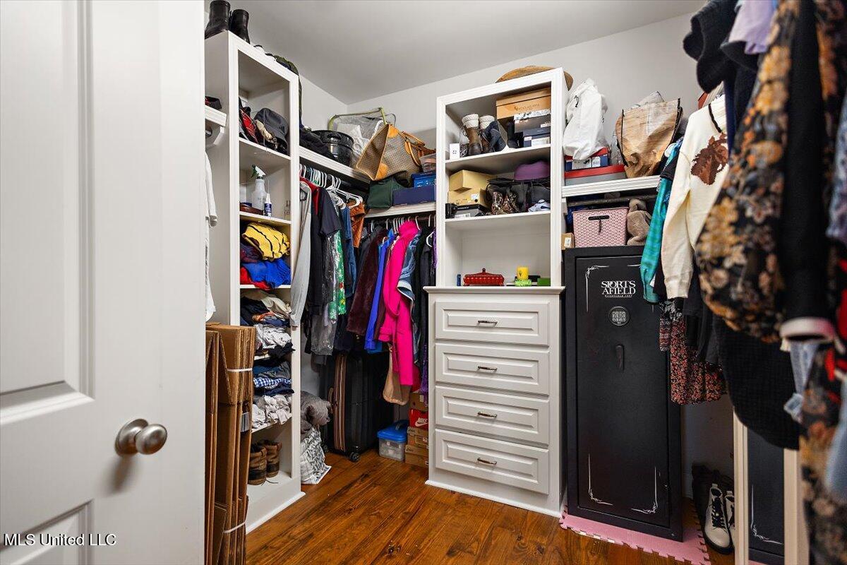 410 Duke Court Property Photo 22