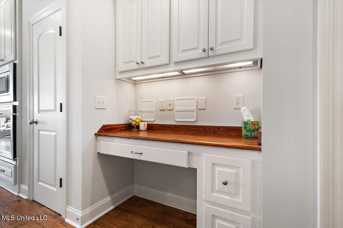 410 Duke Court Property Photo 27