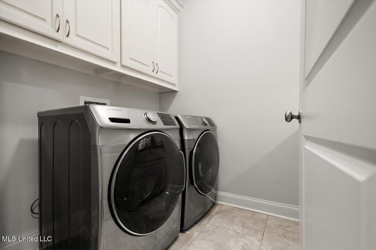 410 Duke Court Property Photo 28