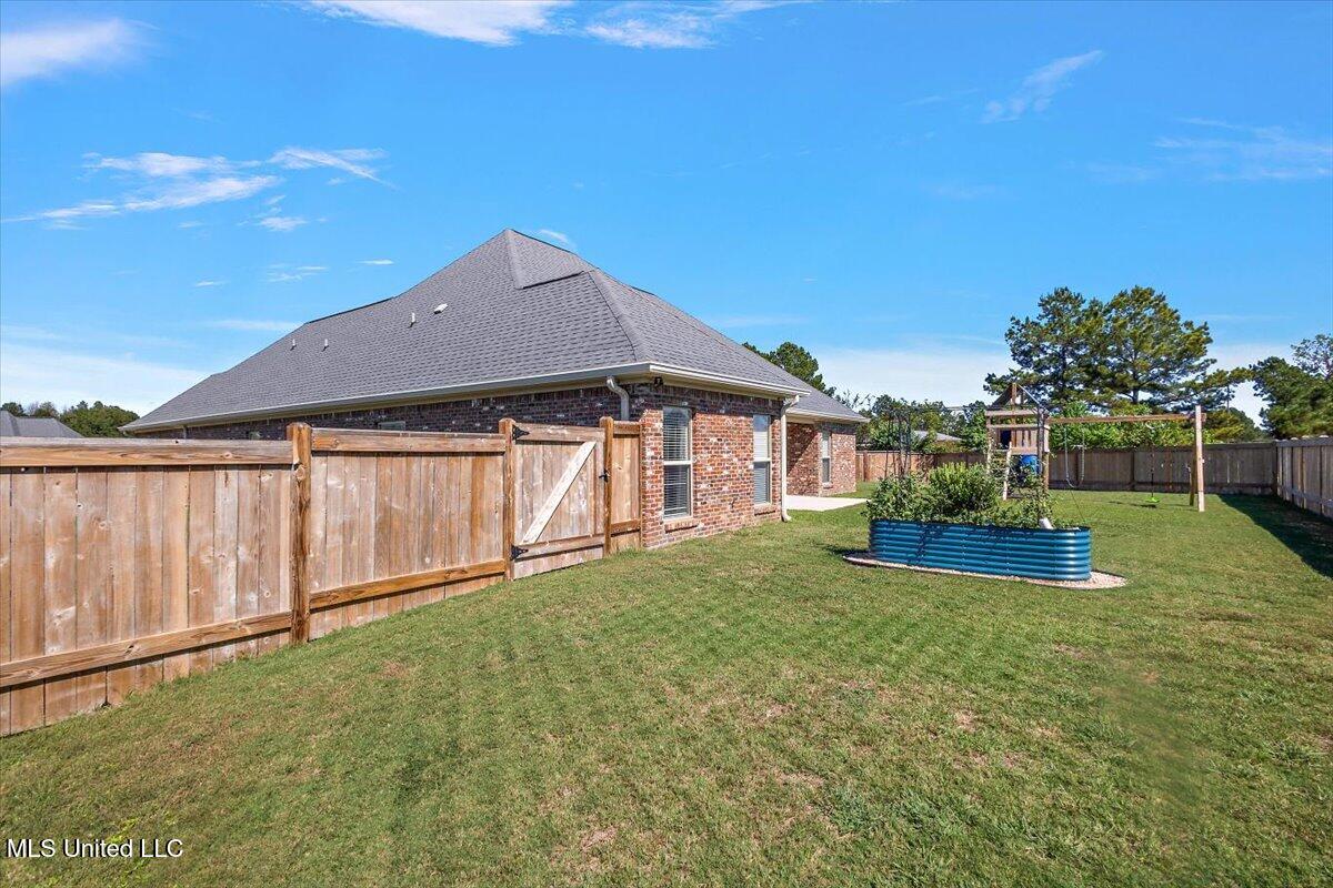 410 Duke Court Property Photo 31