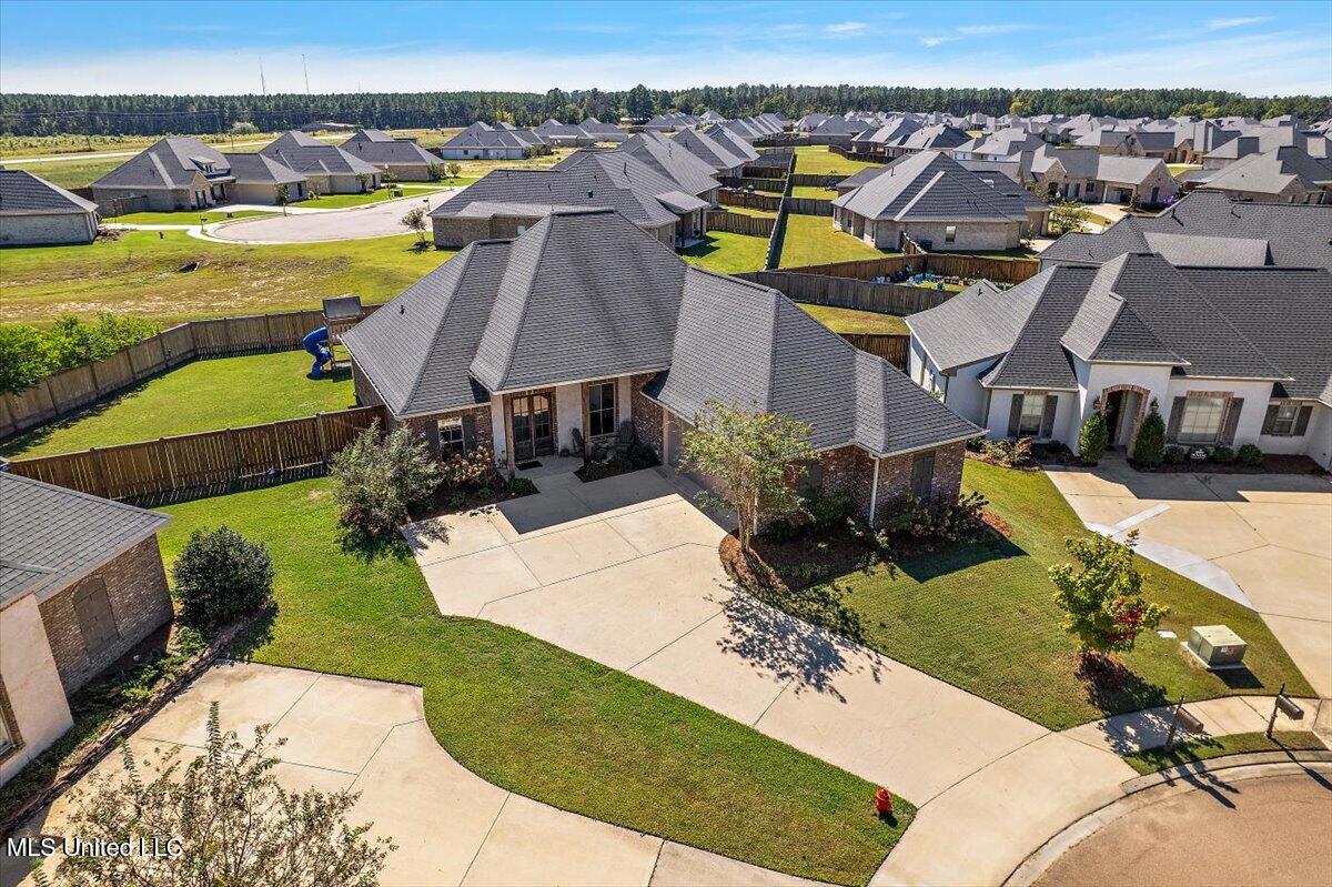 410 Duke Court Property Photo 34