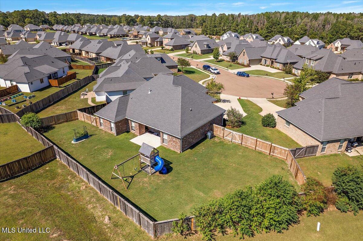 410 Duke Court Property Photo 35