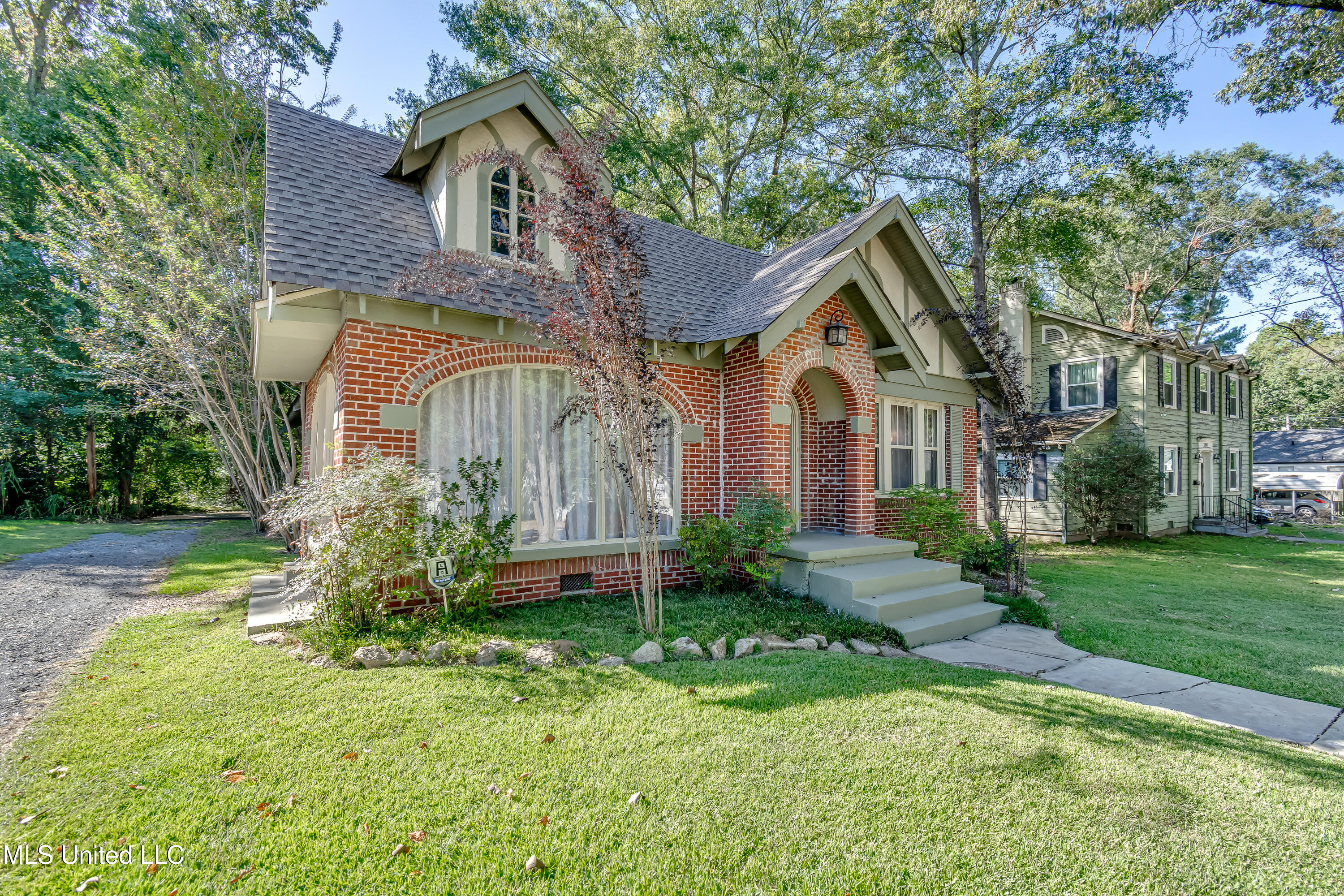 3935 Greaves Street Property Photo 2