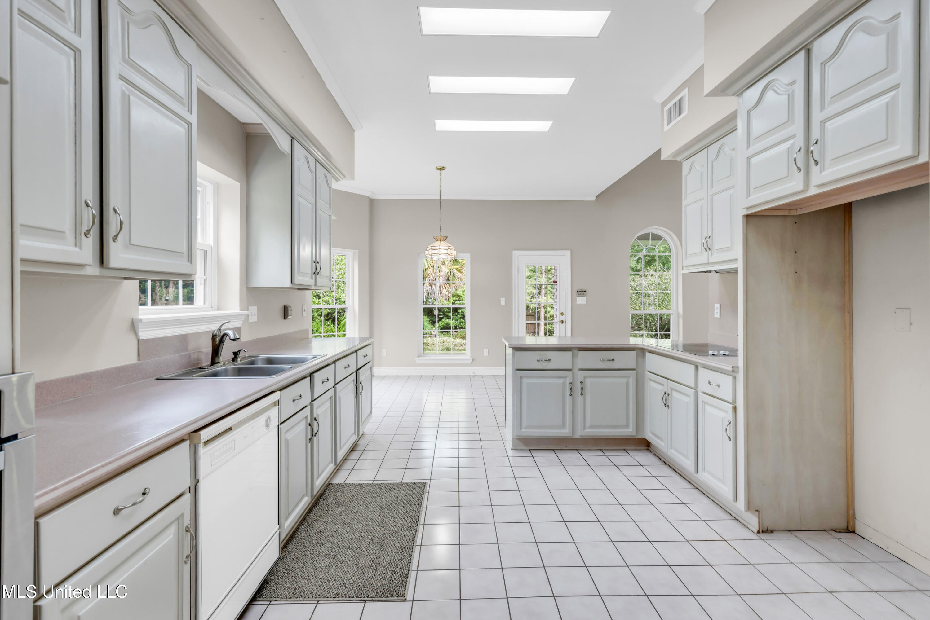 79293 E Diamondhead Drive Property Photo 8
