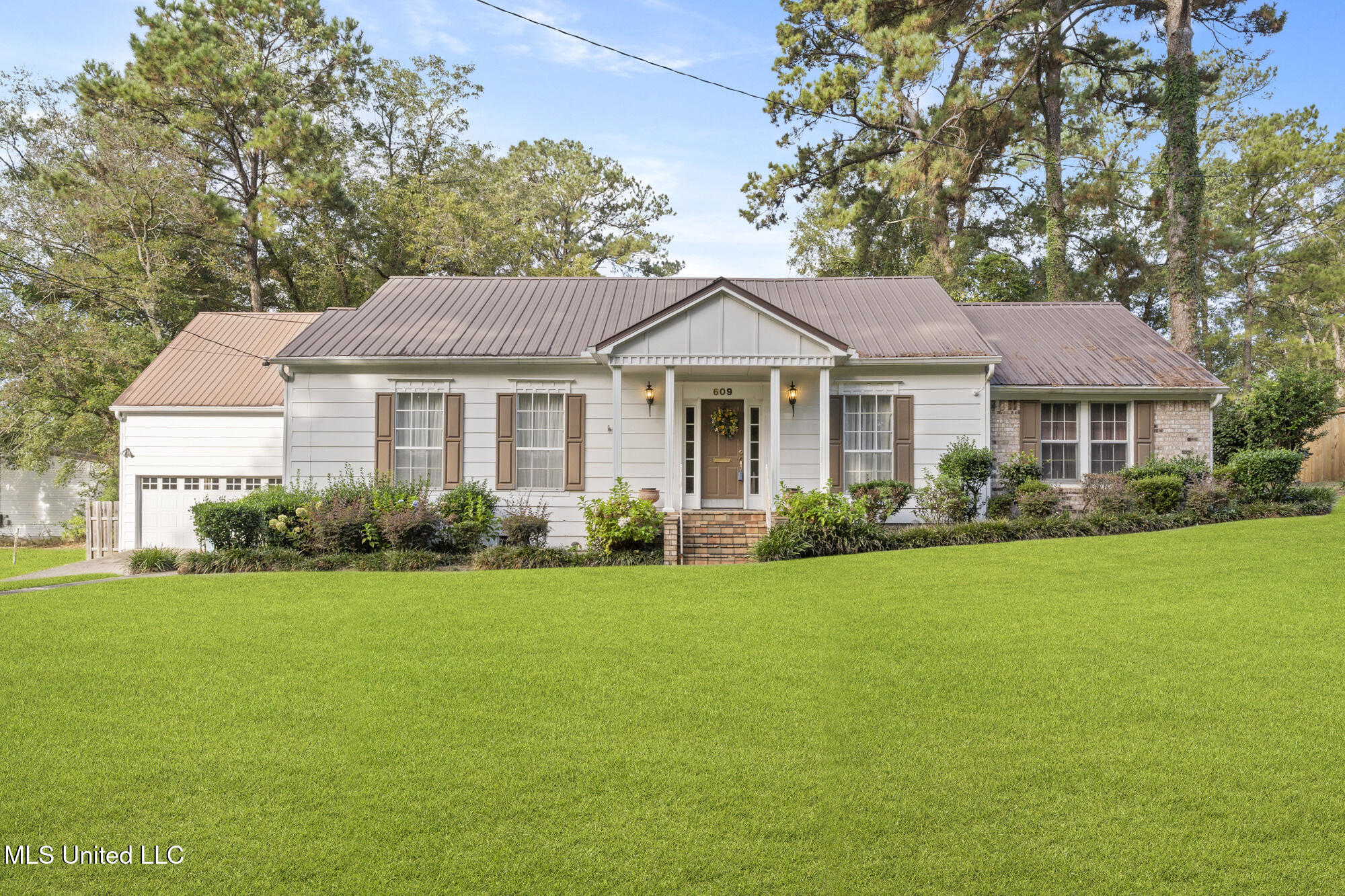 609 Dabbs Street Property Photo 1