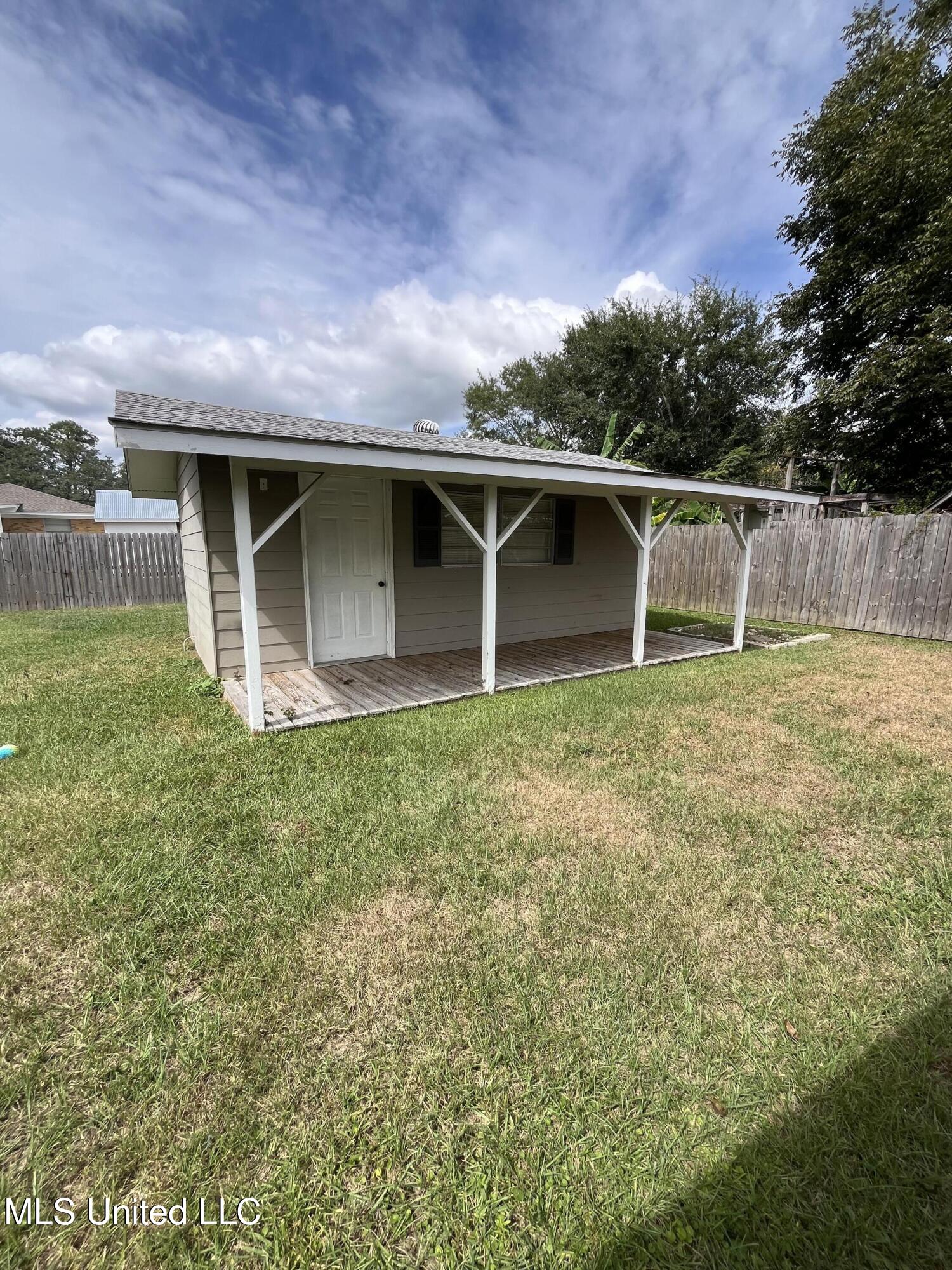 2217 Taylor Boulevard Property Photo 2