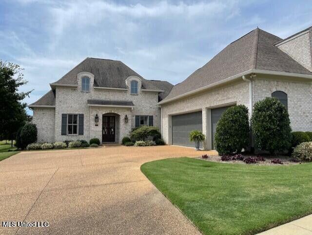 215 Greenbriar Loop Property Photo 1