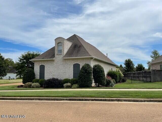 215 Greenbriar Loop Property Photo 3