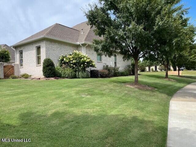 215 Greenbriar Loop Property Photo 8