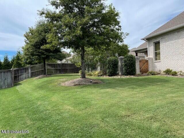 215 Greenbriar Loop Property Photo 10