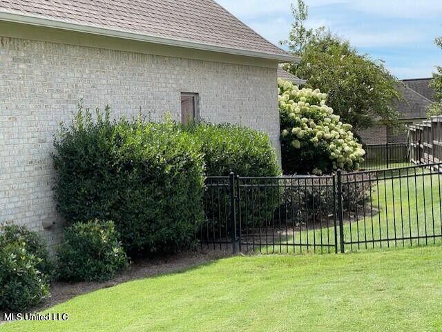 215 Greenbriar Loop Property Photo 14