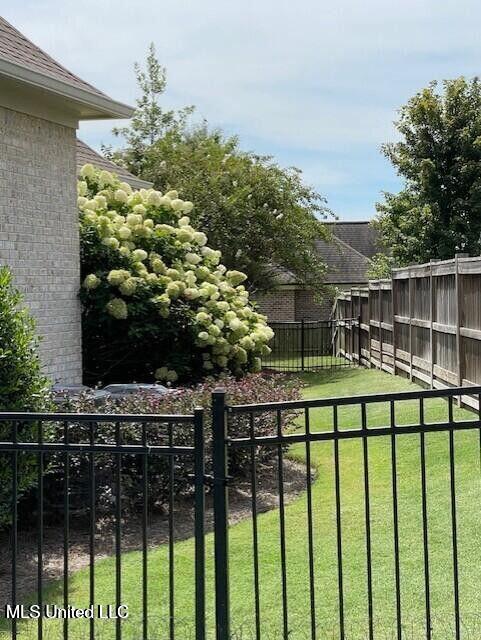 215 Greenbriar Loop Property Photo 15