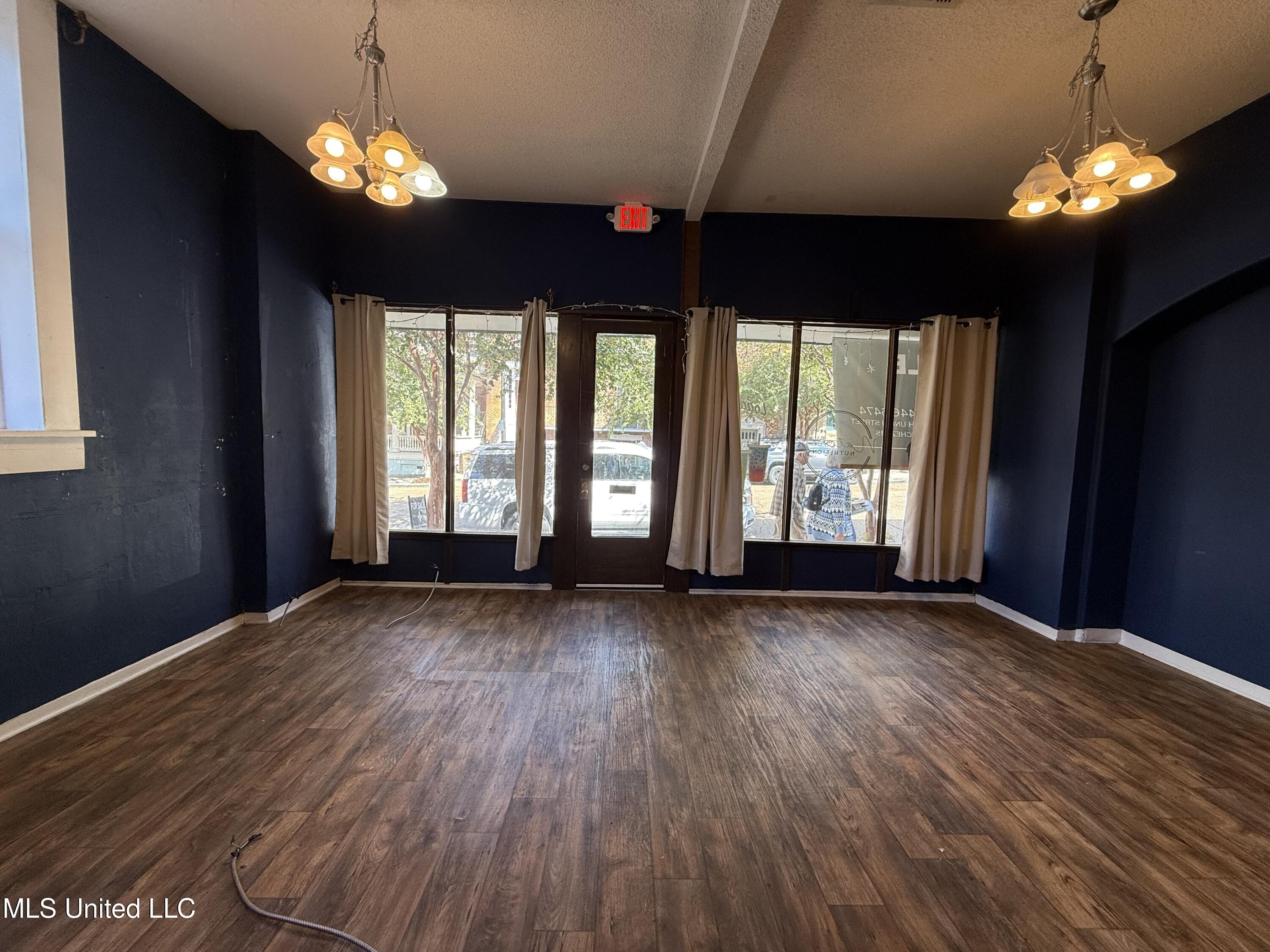 406-408 Franklin Street Property Photo 6