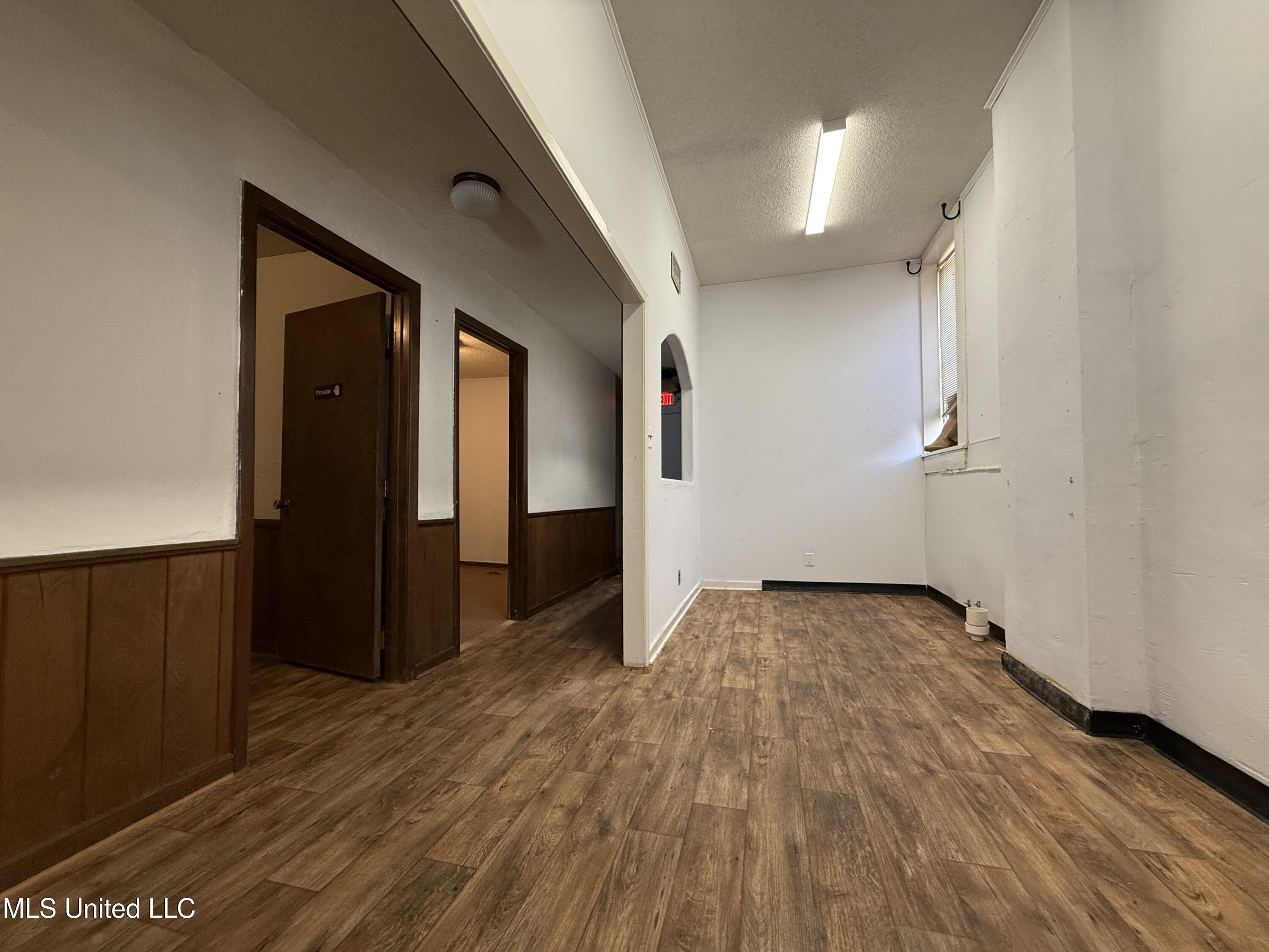 406-408 Franklin Street Property Photo 7