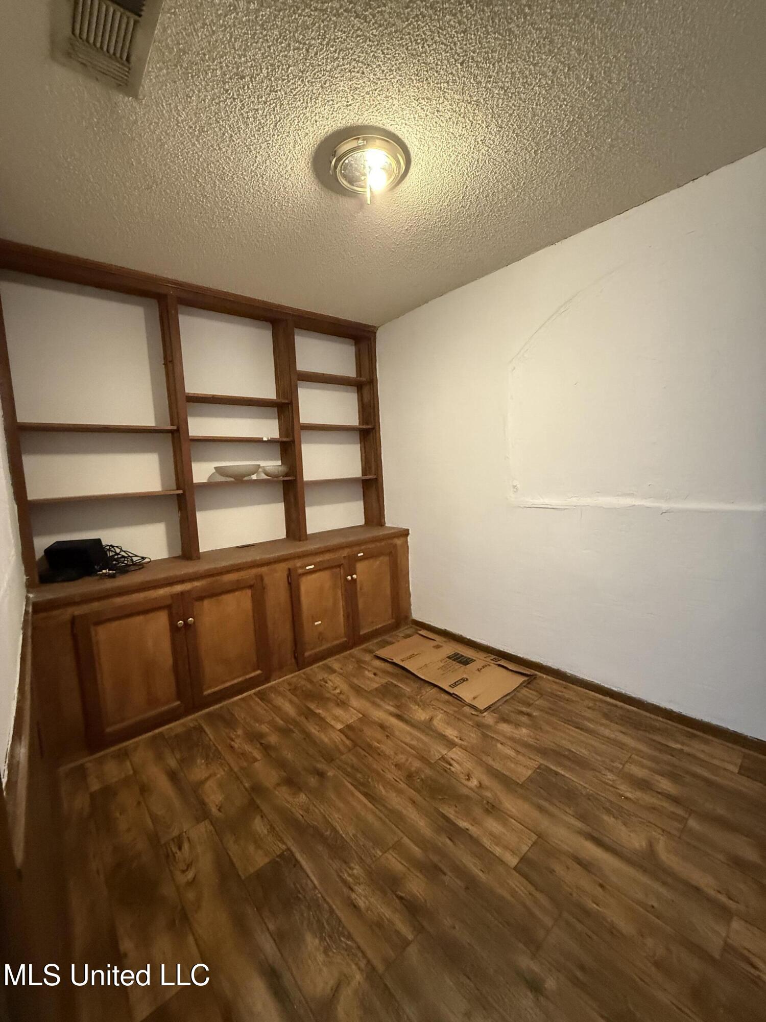 406-408 Franklin Street Property Photo 10