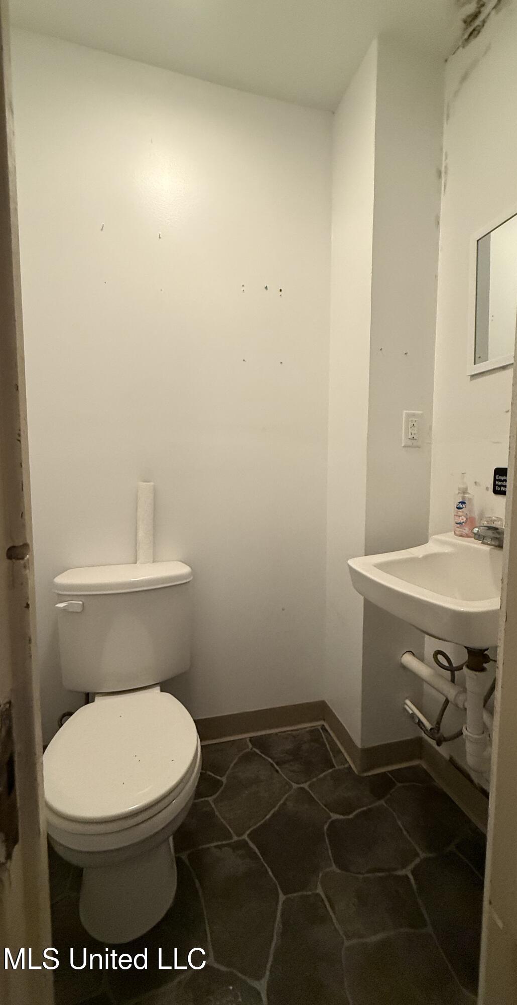 406-408 Franklin Street Property Photo 14