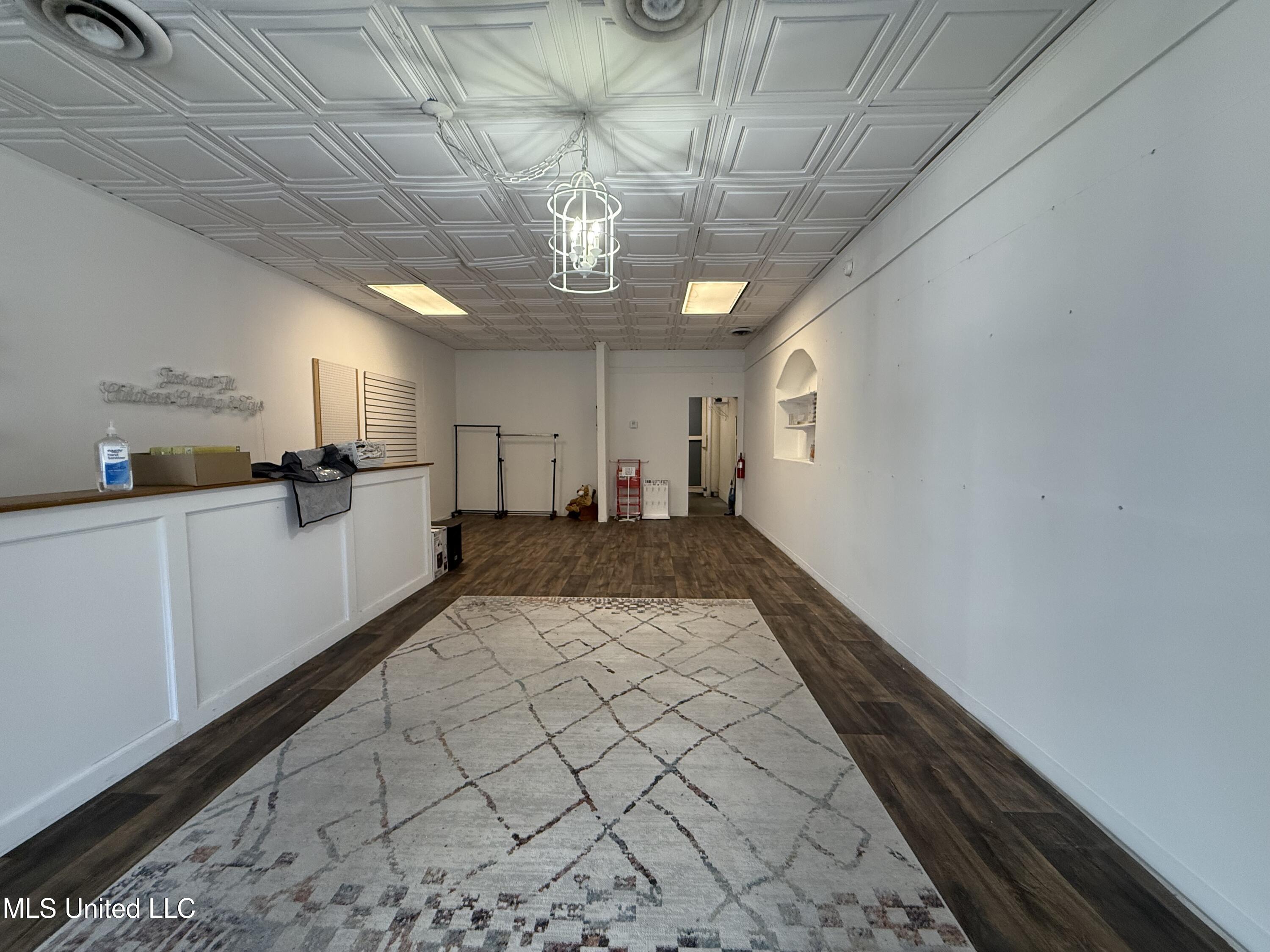 406-408 Franklin Street Property Photo 15