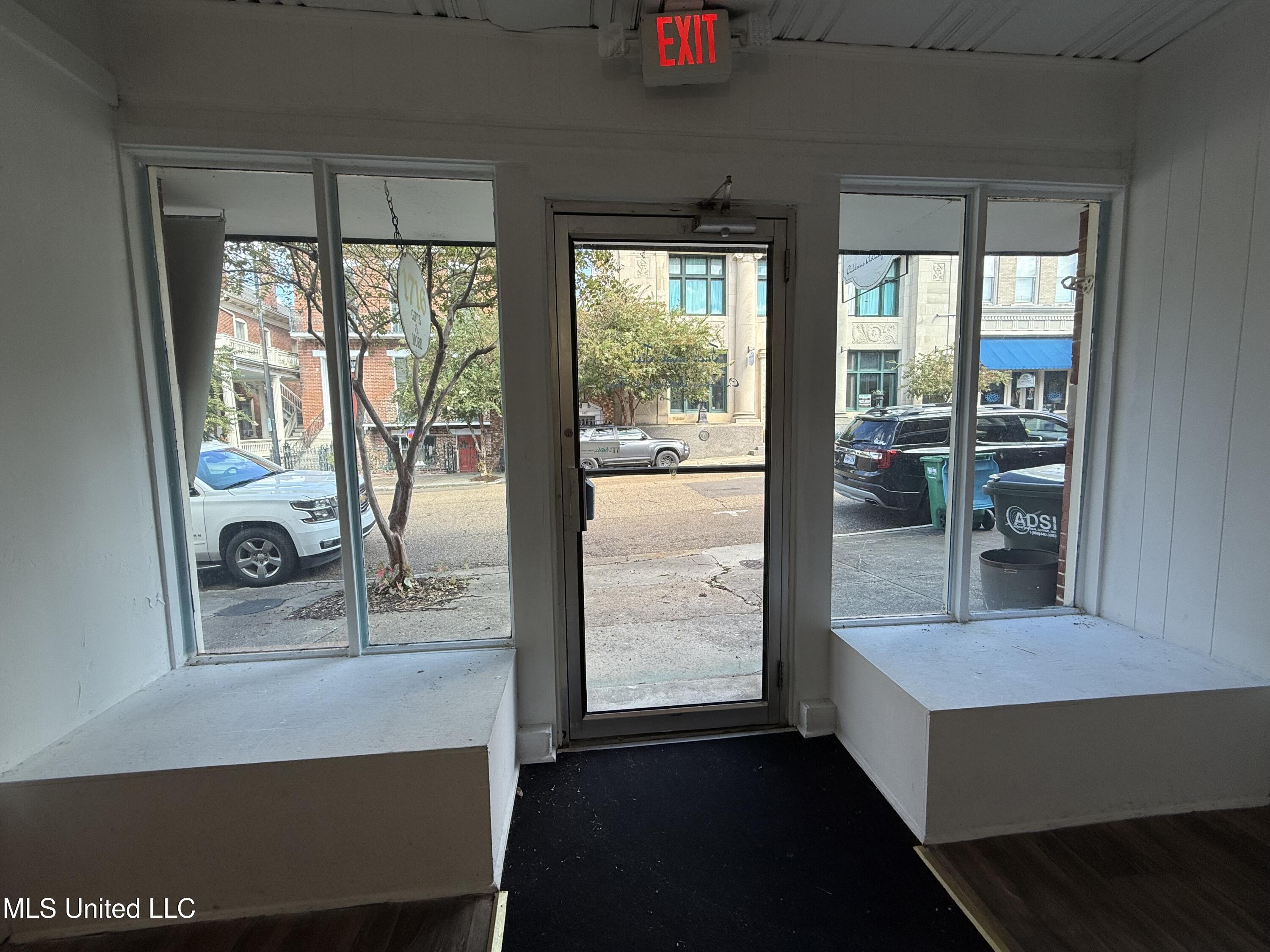 406-408 Franklin Street Property Photo 17