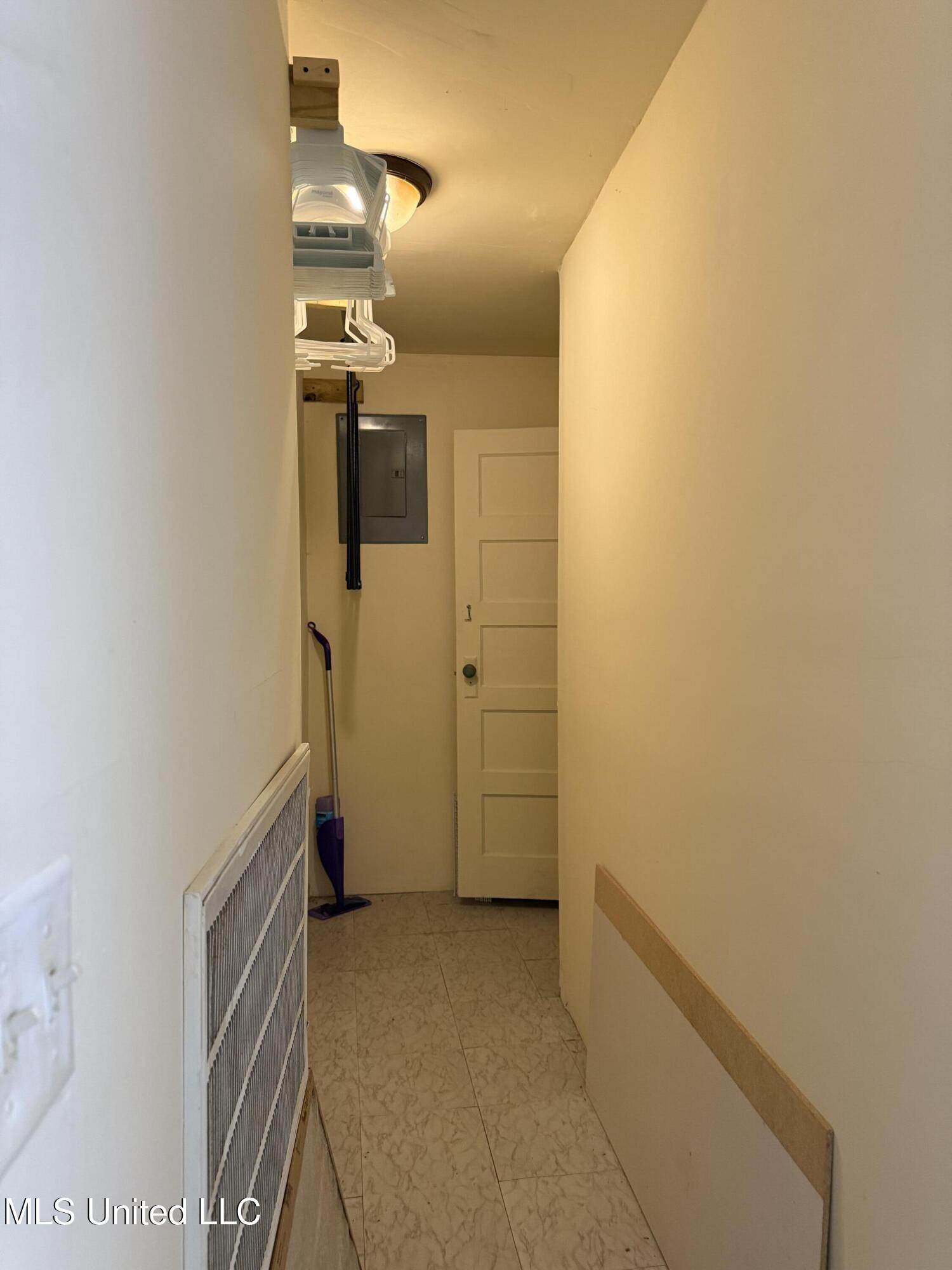 406-408 Franklin Street Property Photo 18