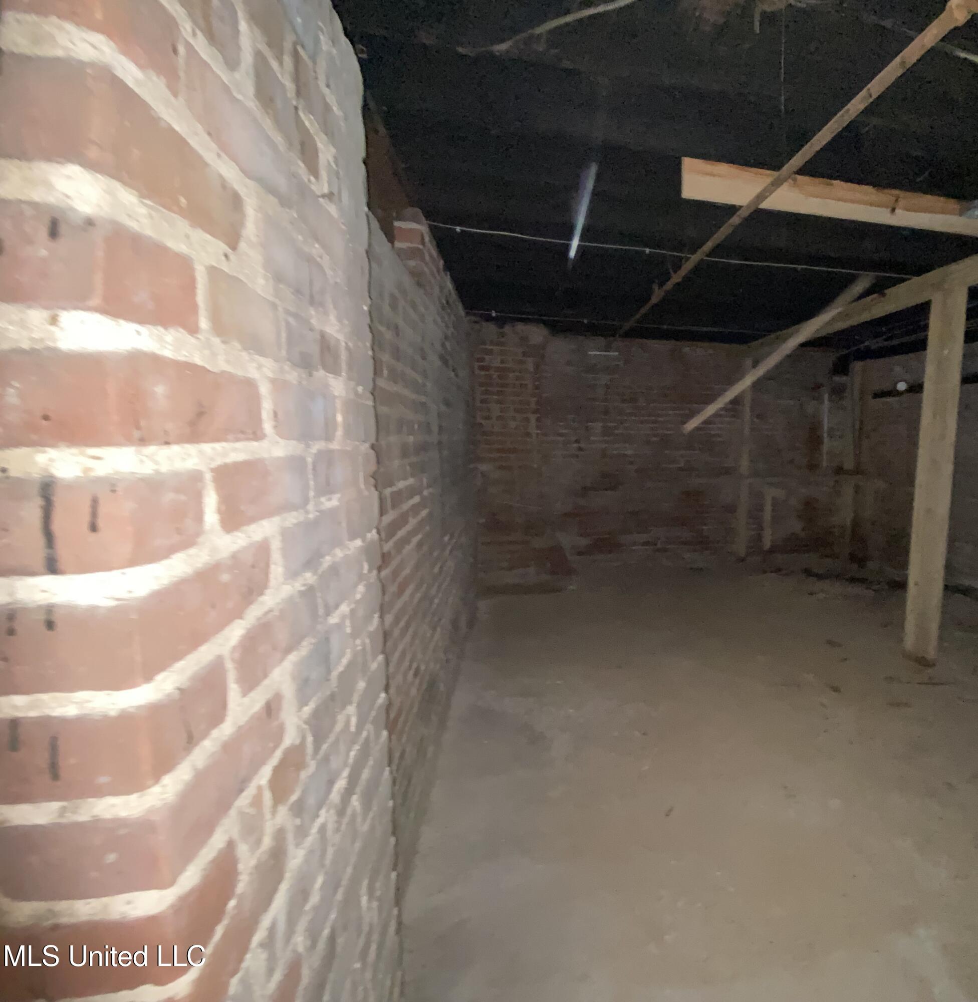 406-408 Franklin Street Property Photo 22