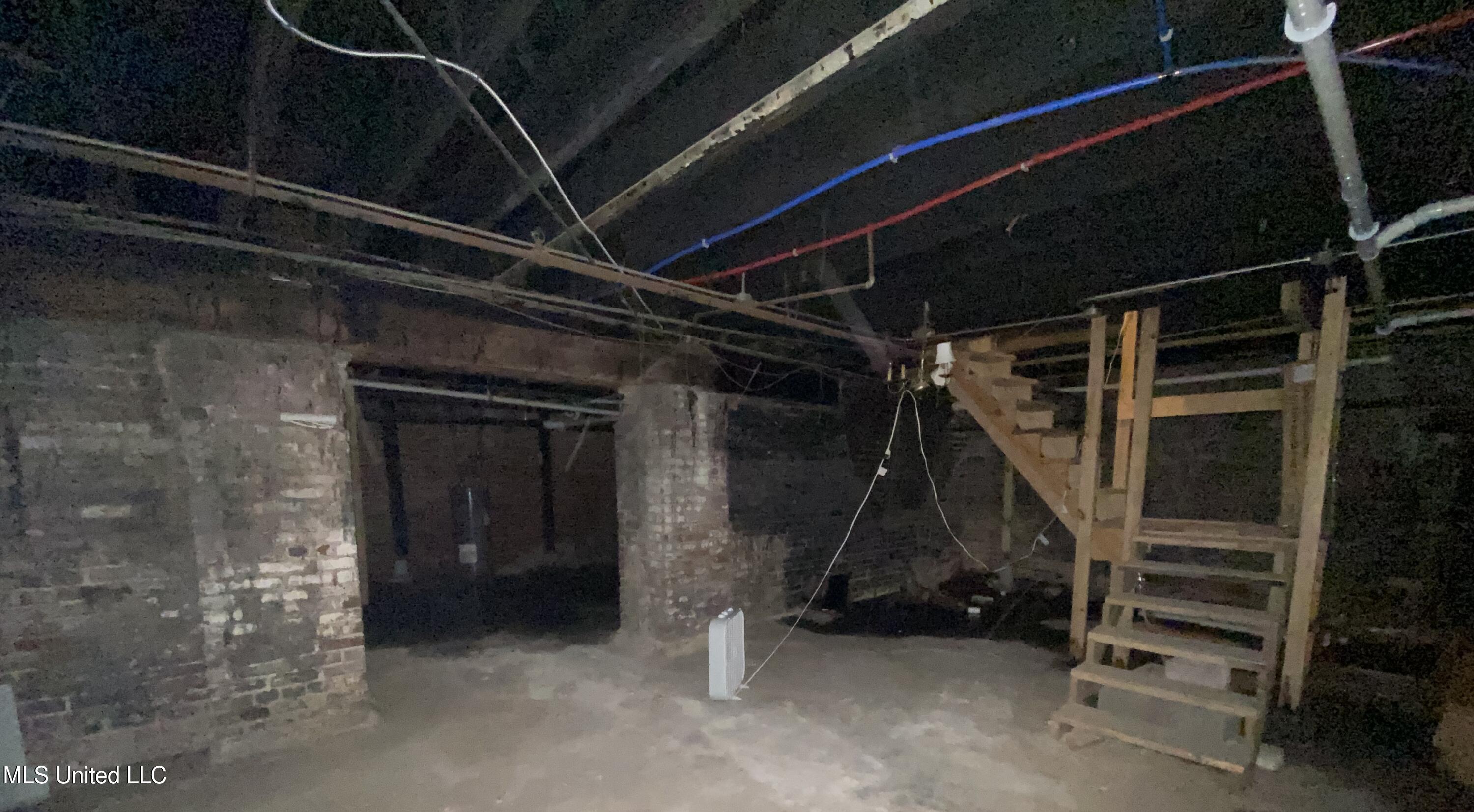 406-408 Franklin Street Property Photo 23